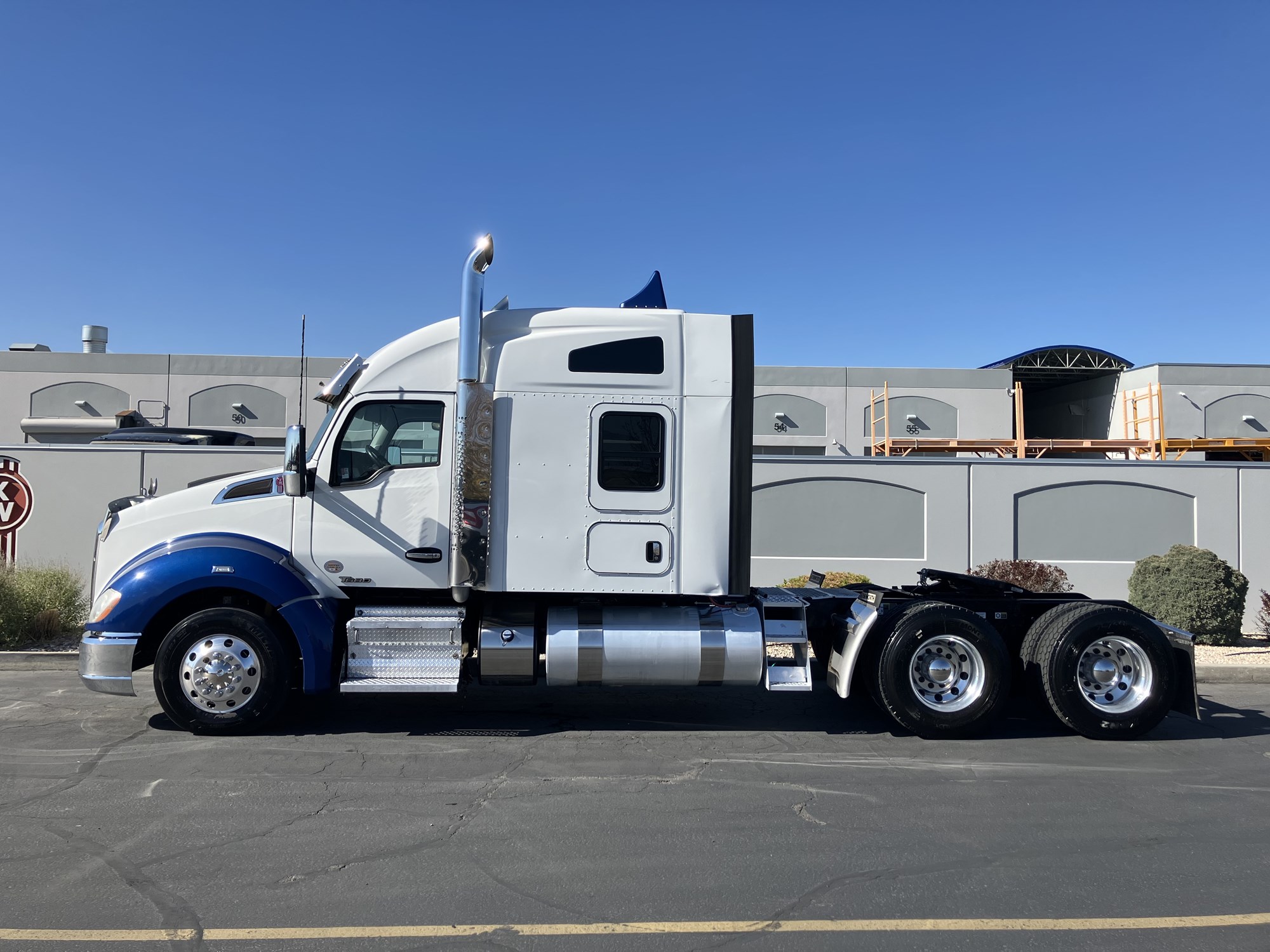 2020 Kenworth T680 - image 1 of 6