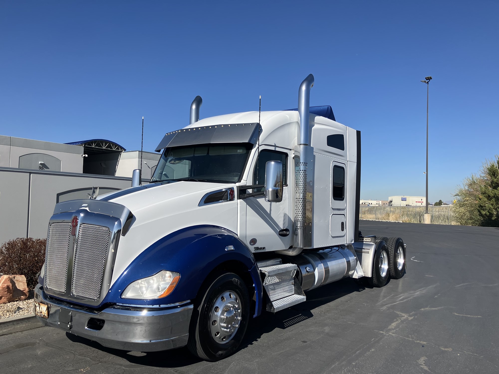 2020 Kenworth T680 - image 2 of 6