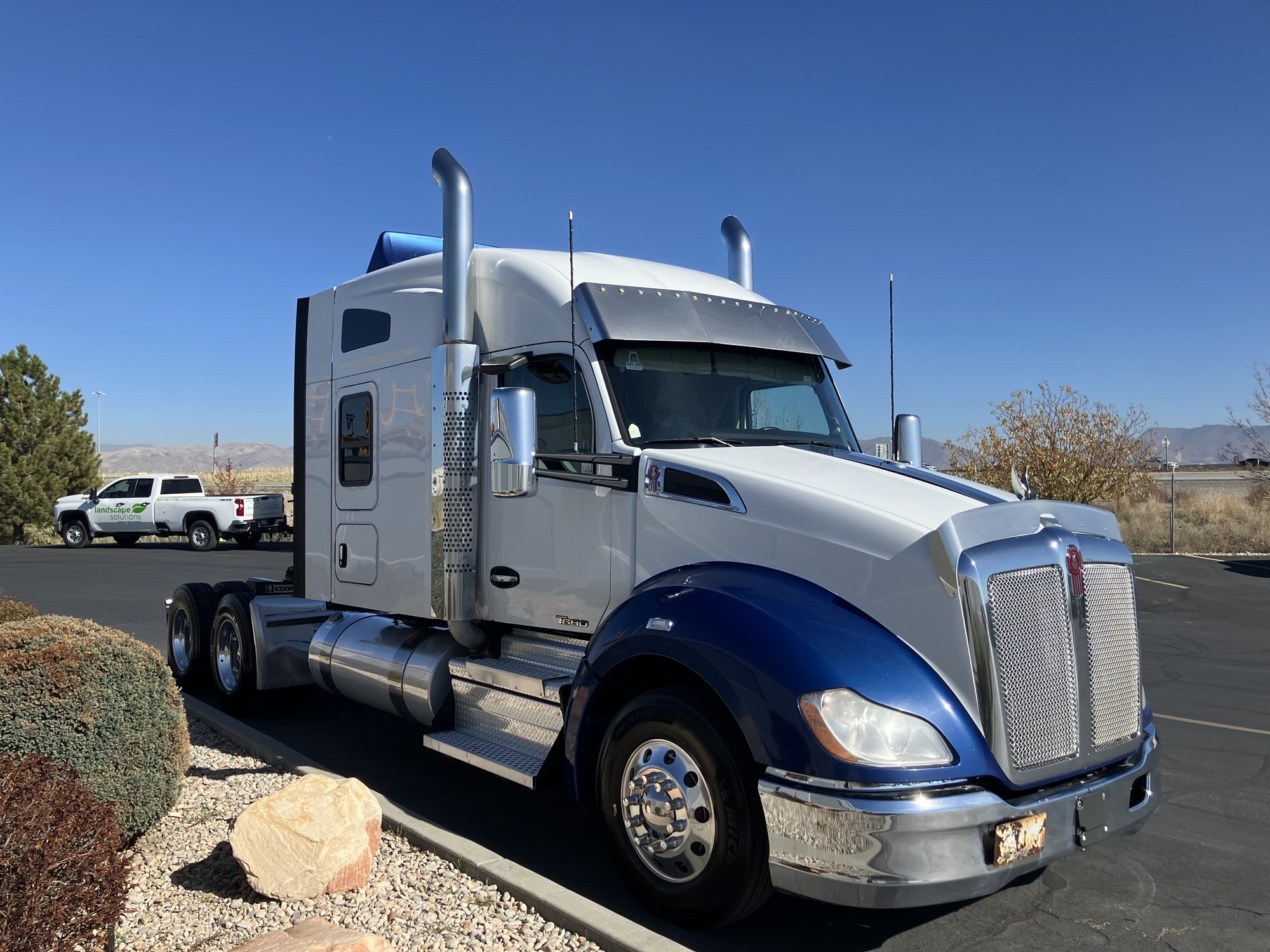 2020 Kenworth T680 - image 4 of 6