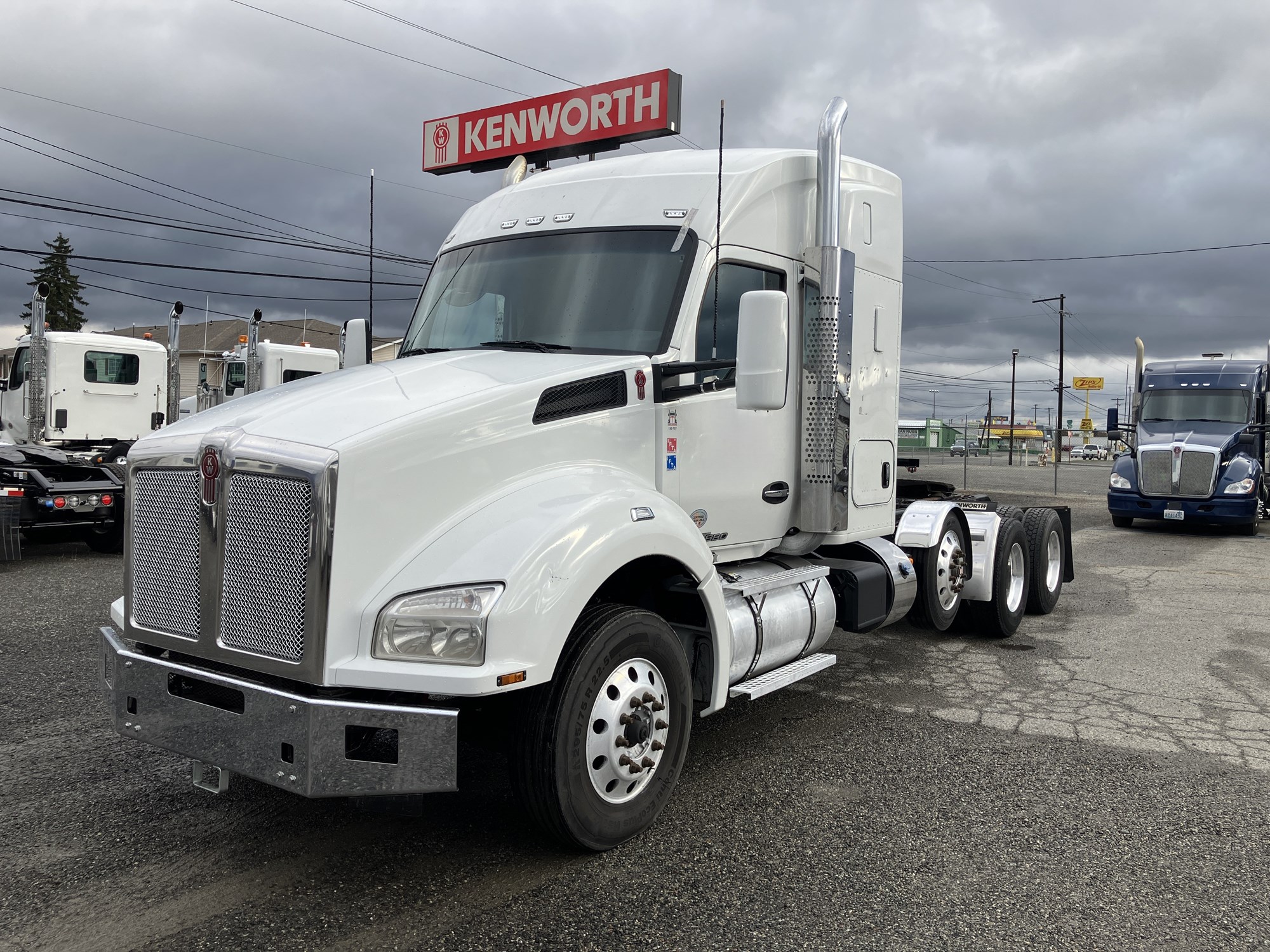 2020 Kenworth T880 2020 Kenworth T880 - image 1 of 6