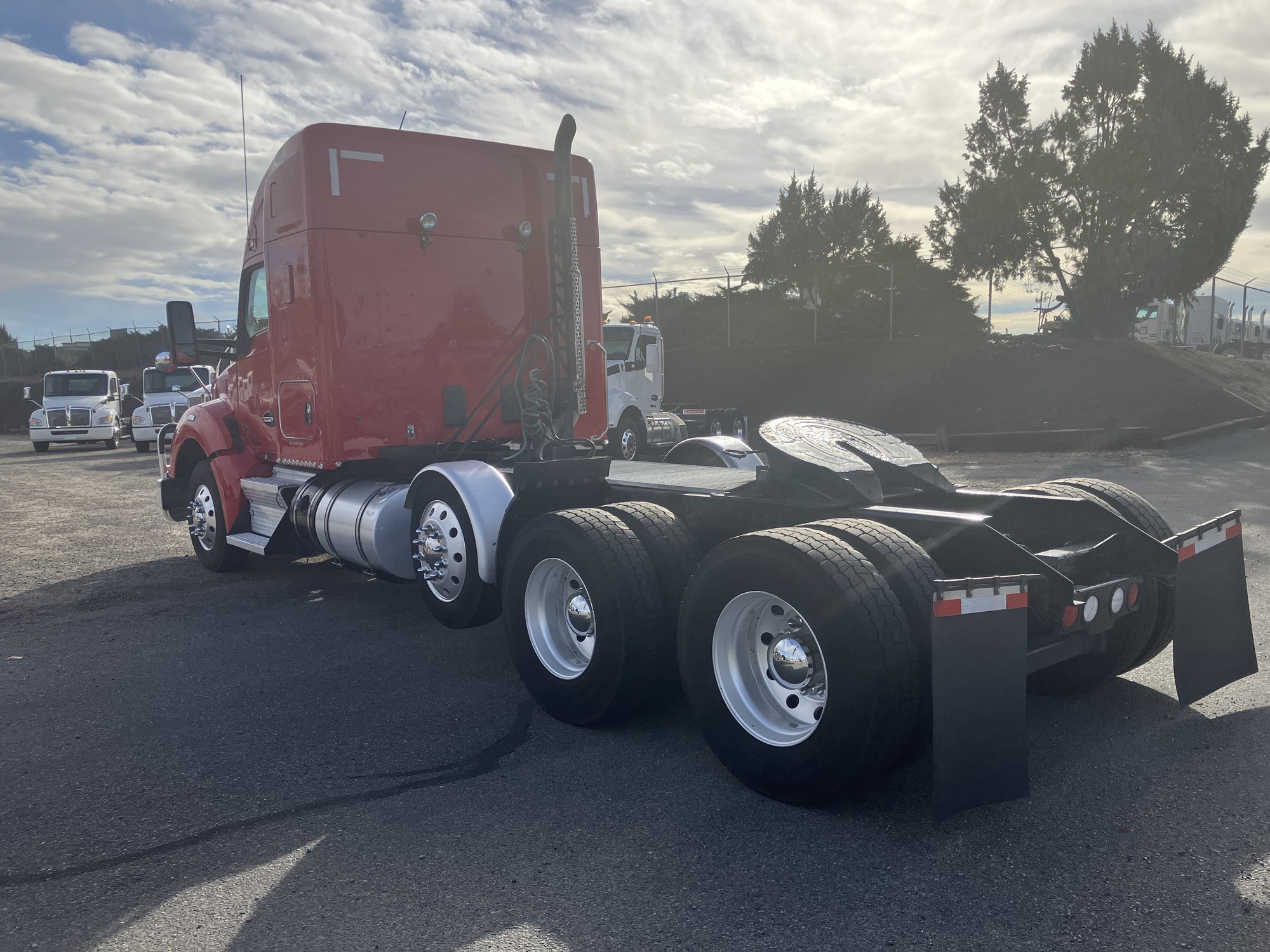 2020 Kenworth T880 - image 3 of 6