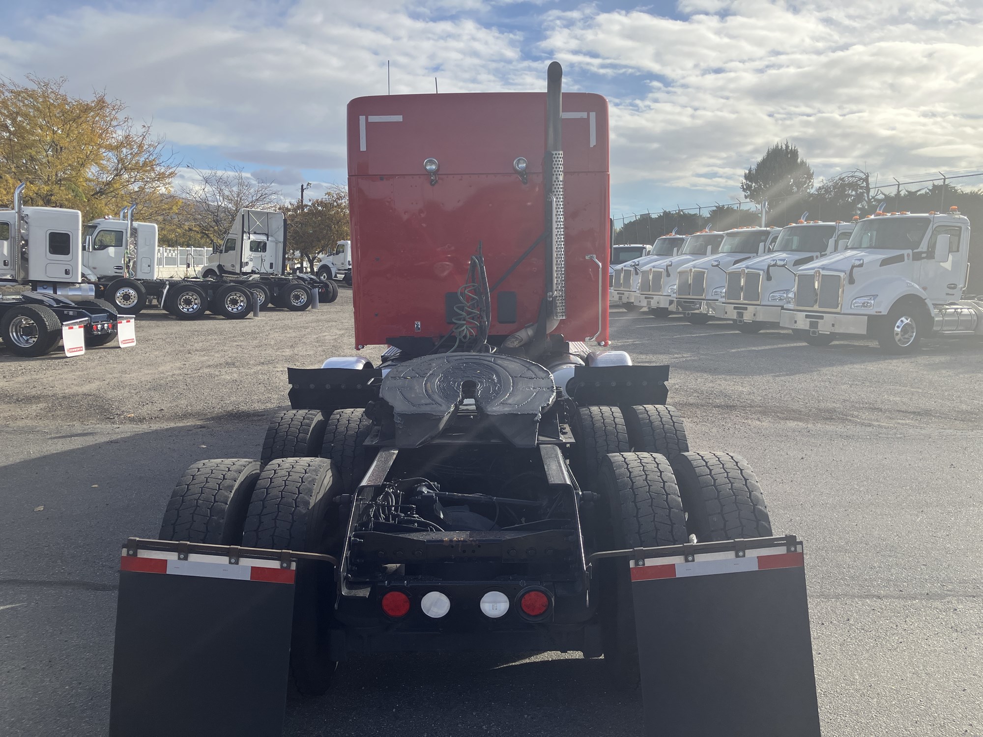 2020 Kenworth T880 - image 4 of 6