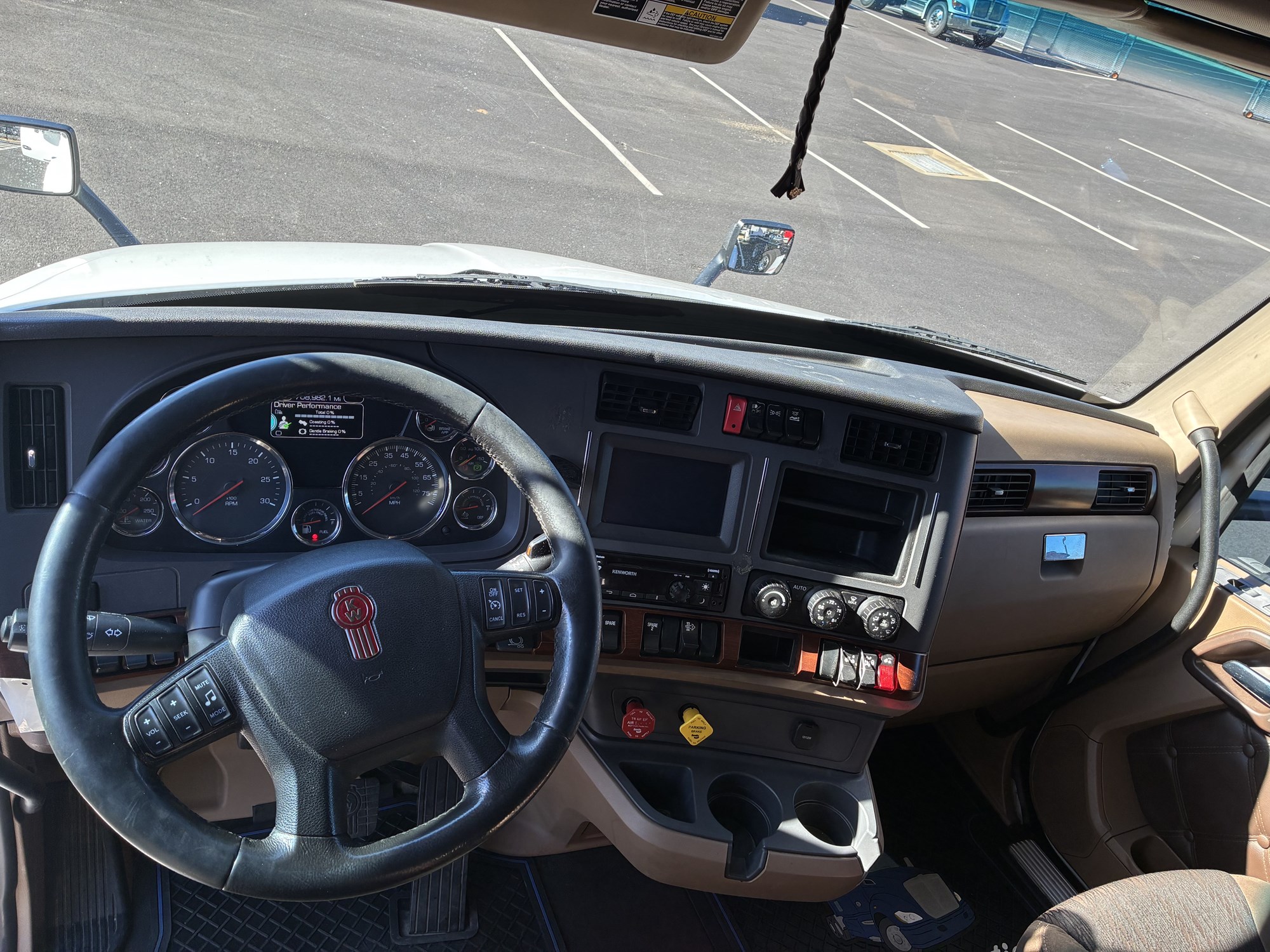 2020 Kenworth T680 2020 Kenworth T680 - image 2 of 6