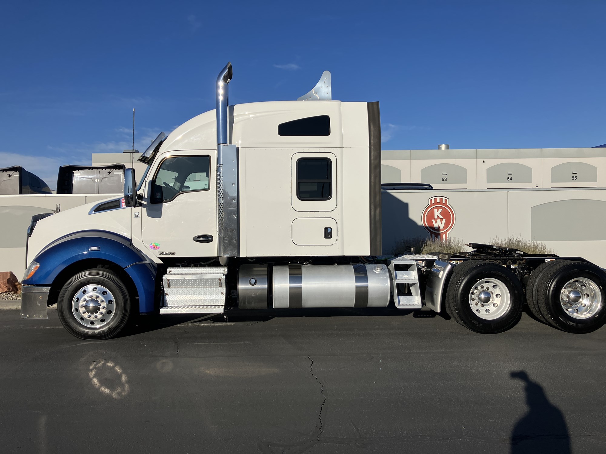 2020 Kenworth T680 - image 1 of 6