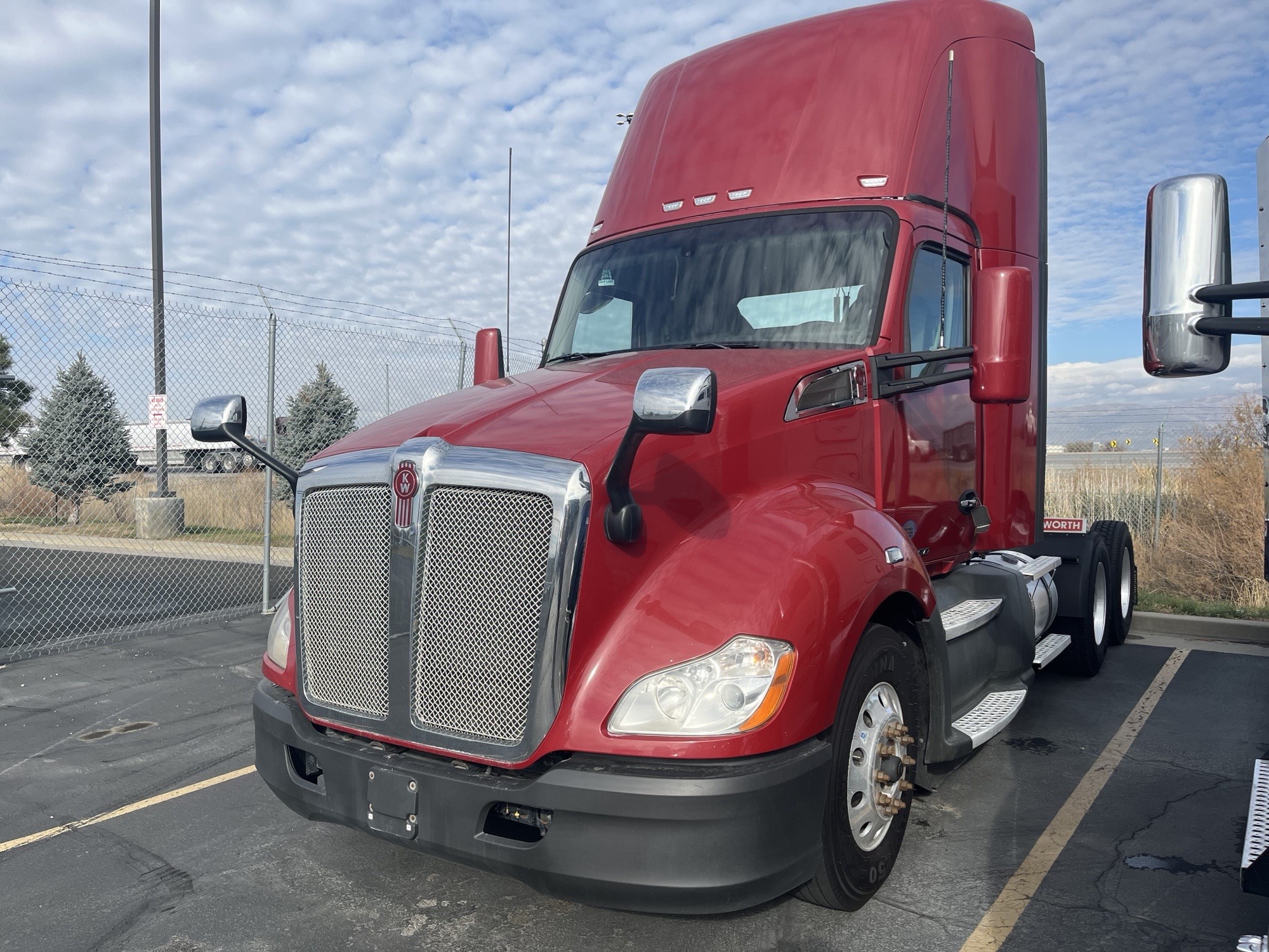2020 Kenworth T680 - image 2 of 5