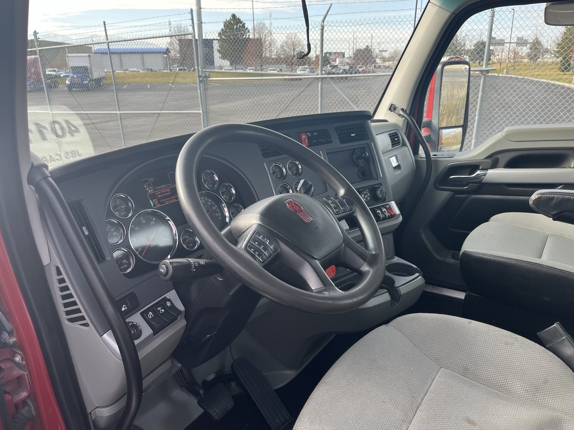 2020 Kenworth T680 - image 3 of 5