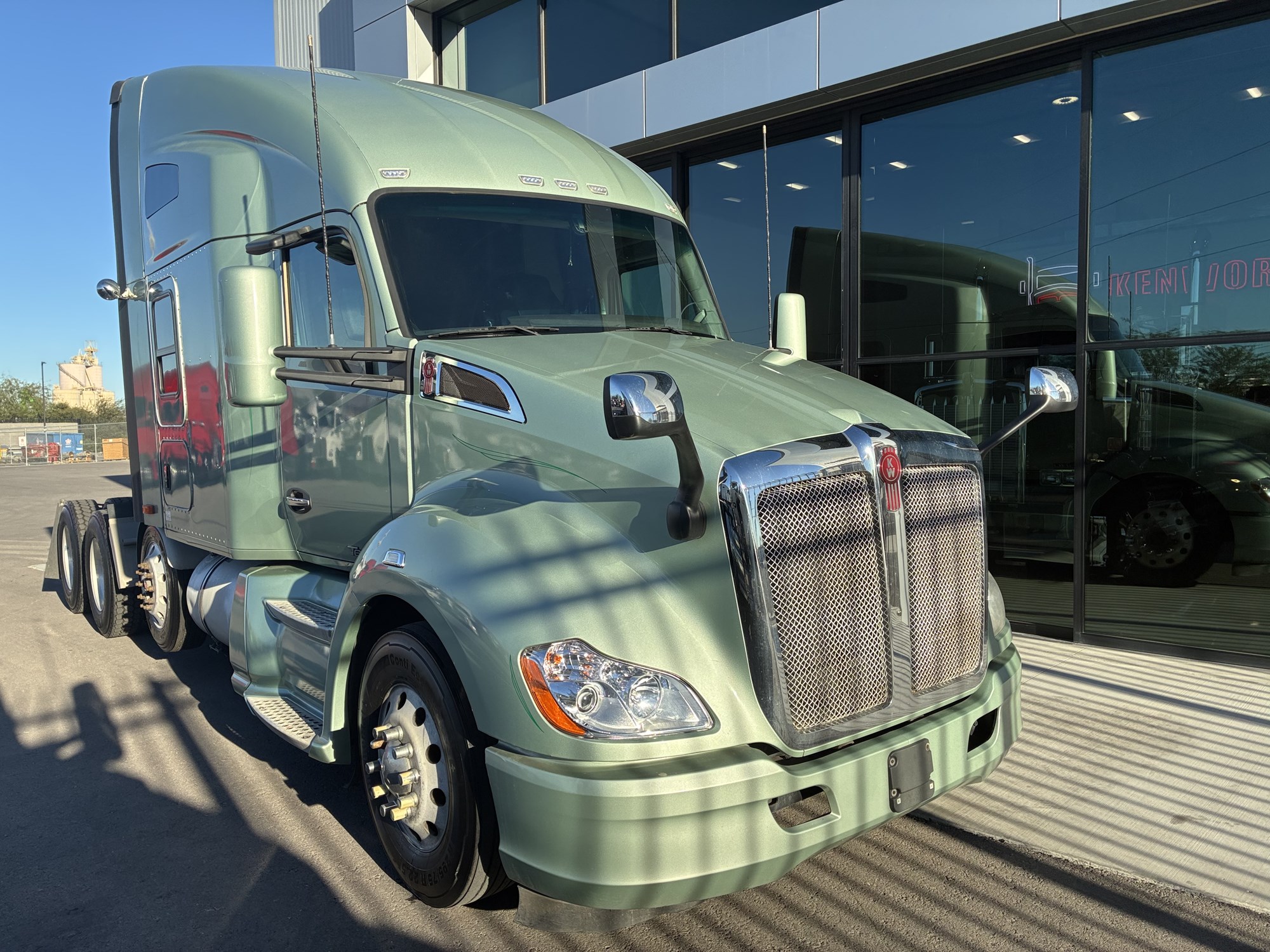 2020 Kenworth T680 - image 1 of 6