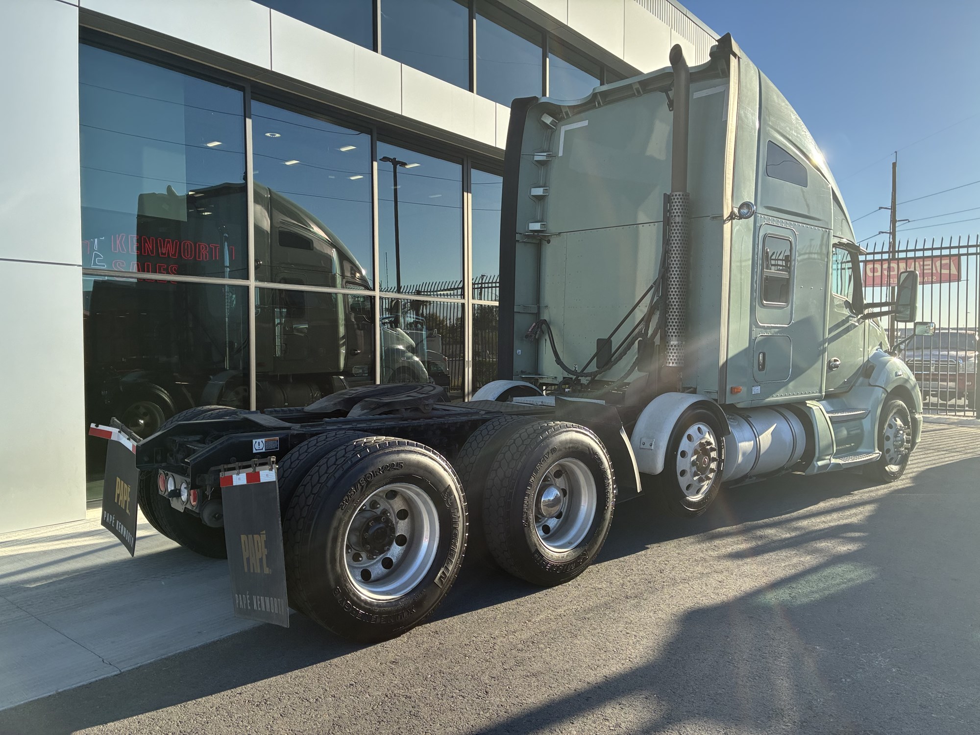 2020 Kenworth T680 - image 3 of 6