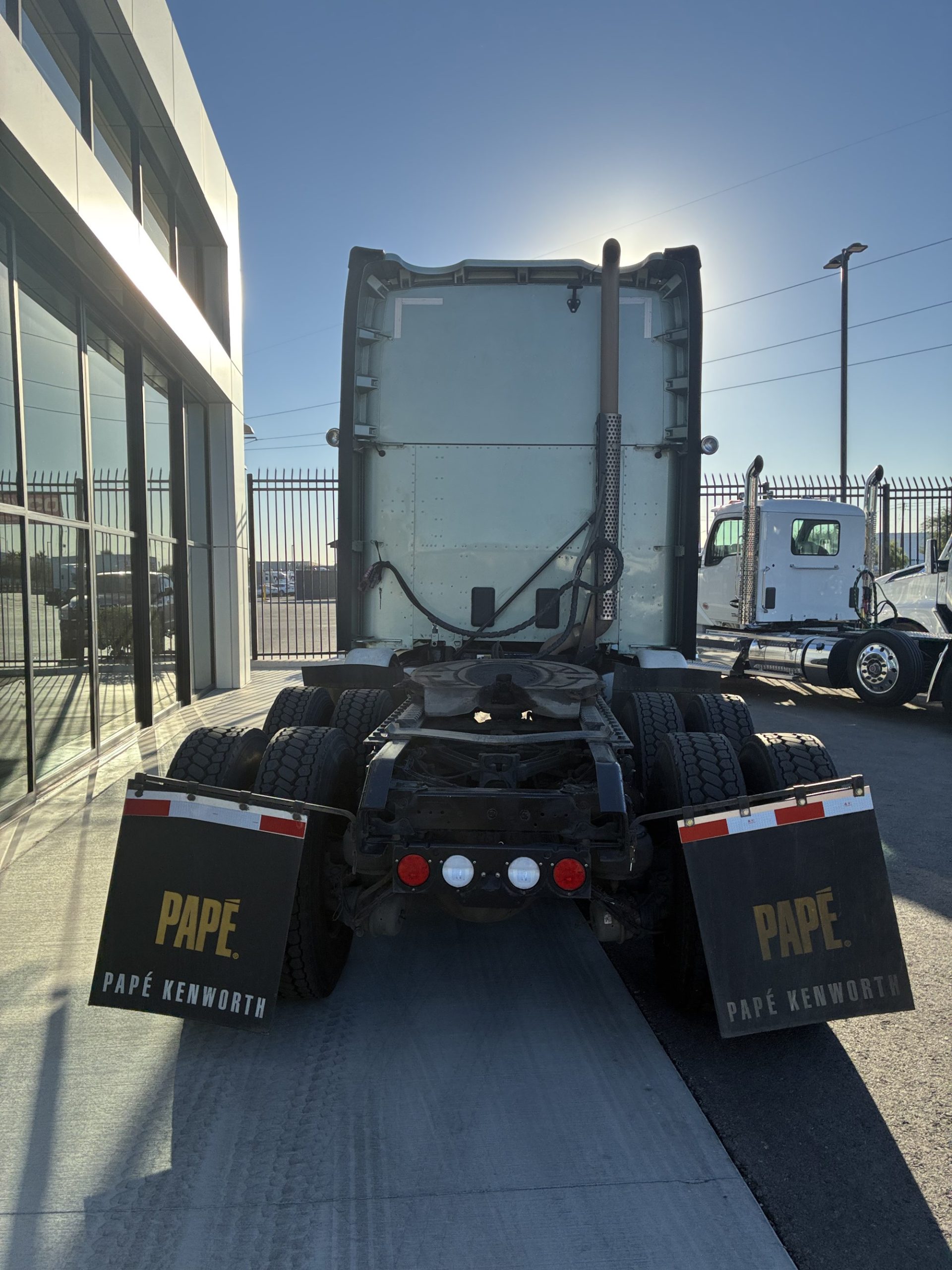 2020 Kenworth T680 - image 4 of 6