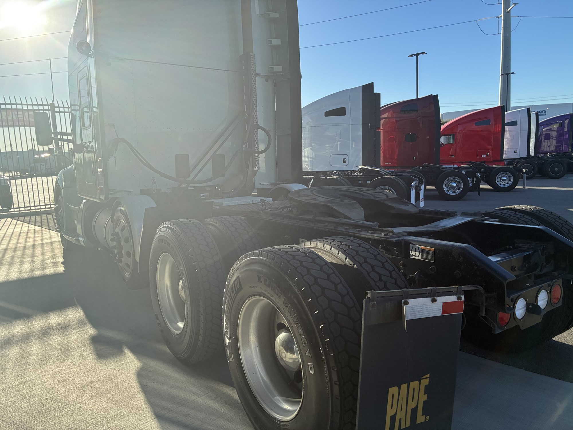 2020 Kenworth T680 - image 5 of 6