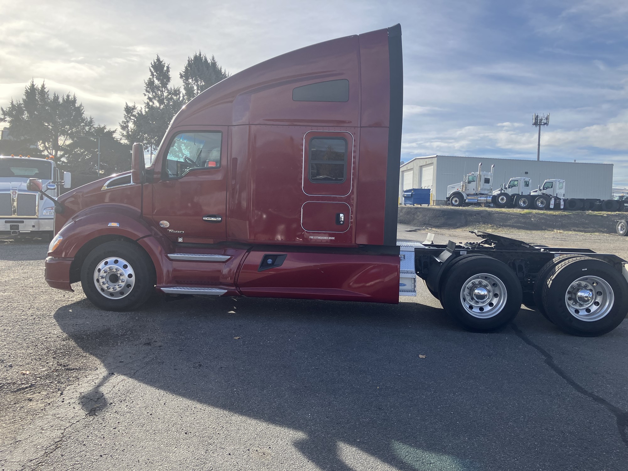 2021 Kenworth T680 - image 2 of 6