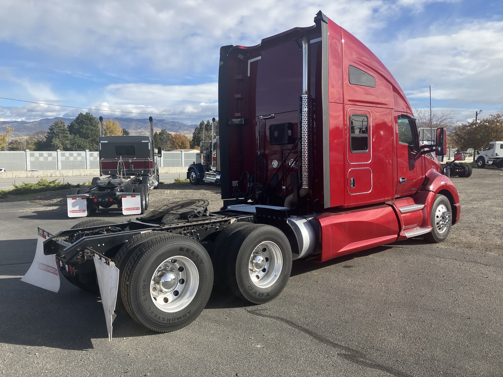 2021 Kenworth T680 - image 5 of 6