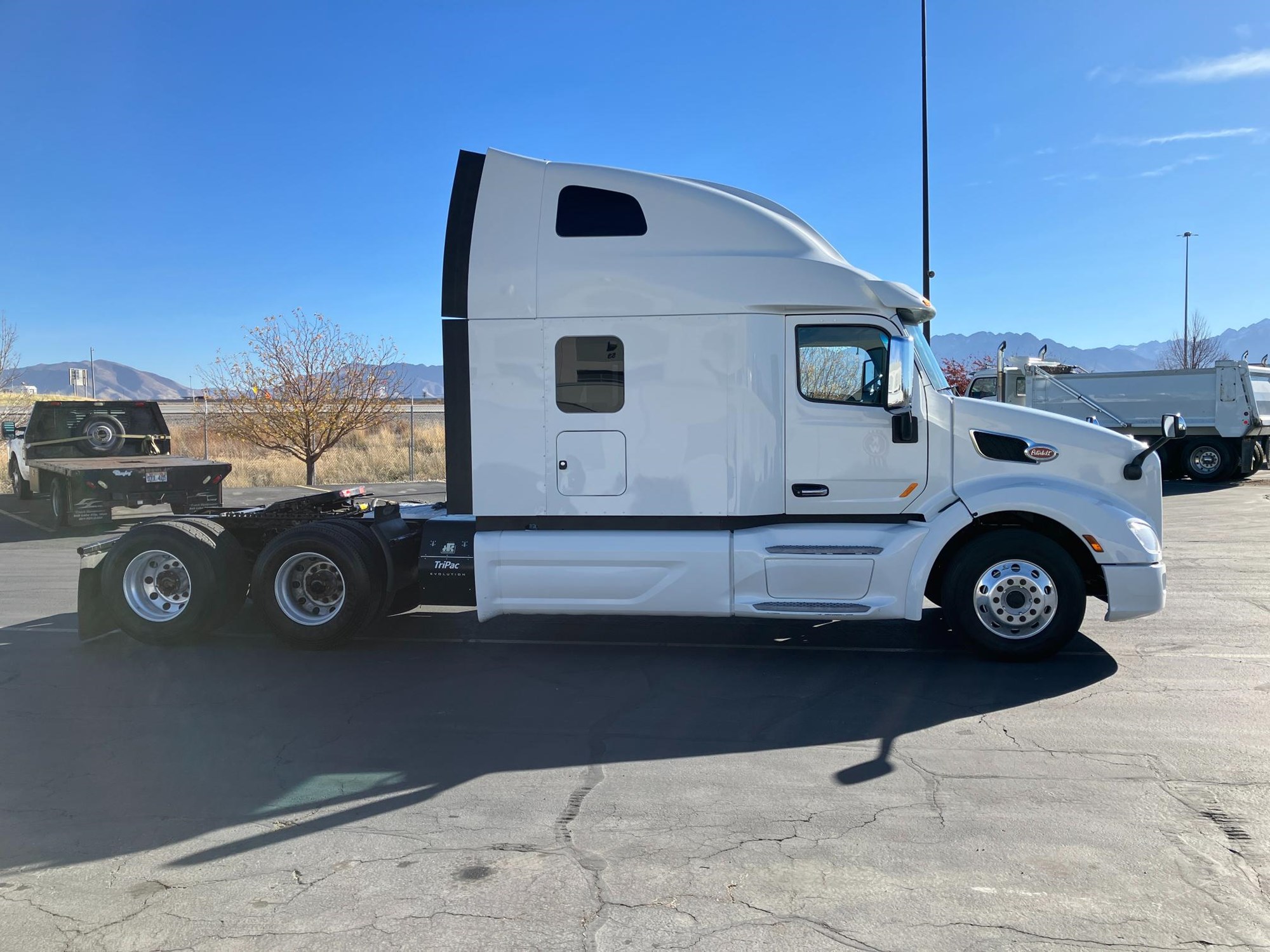 2022 Peterbilt 579 2022 Peterbilt 579 - image 4 of 6