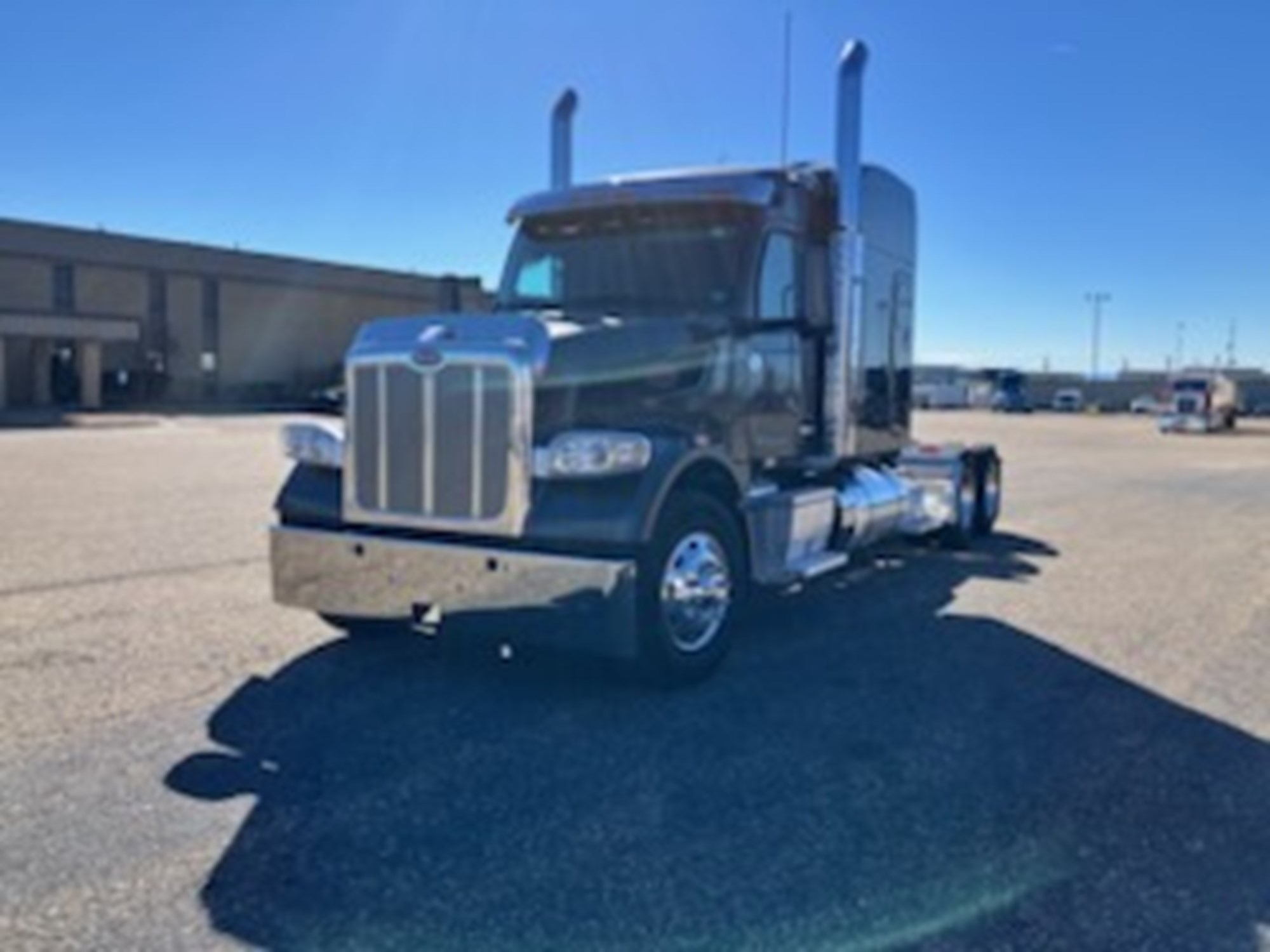 2022 Peterbilt 567 - image 1 of 6