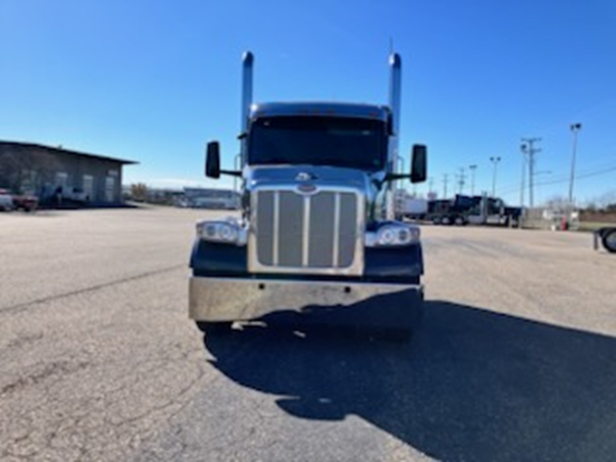 2022 Peterbilt 567 - image 2 of 6