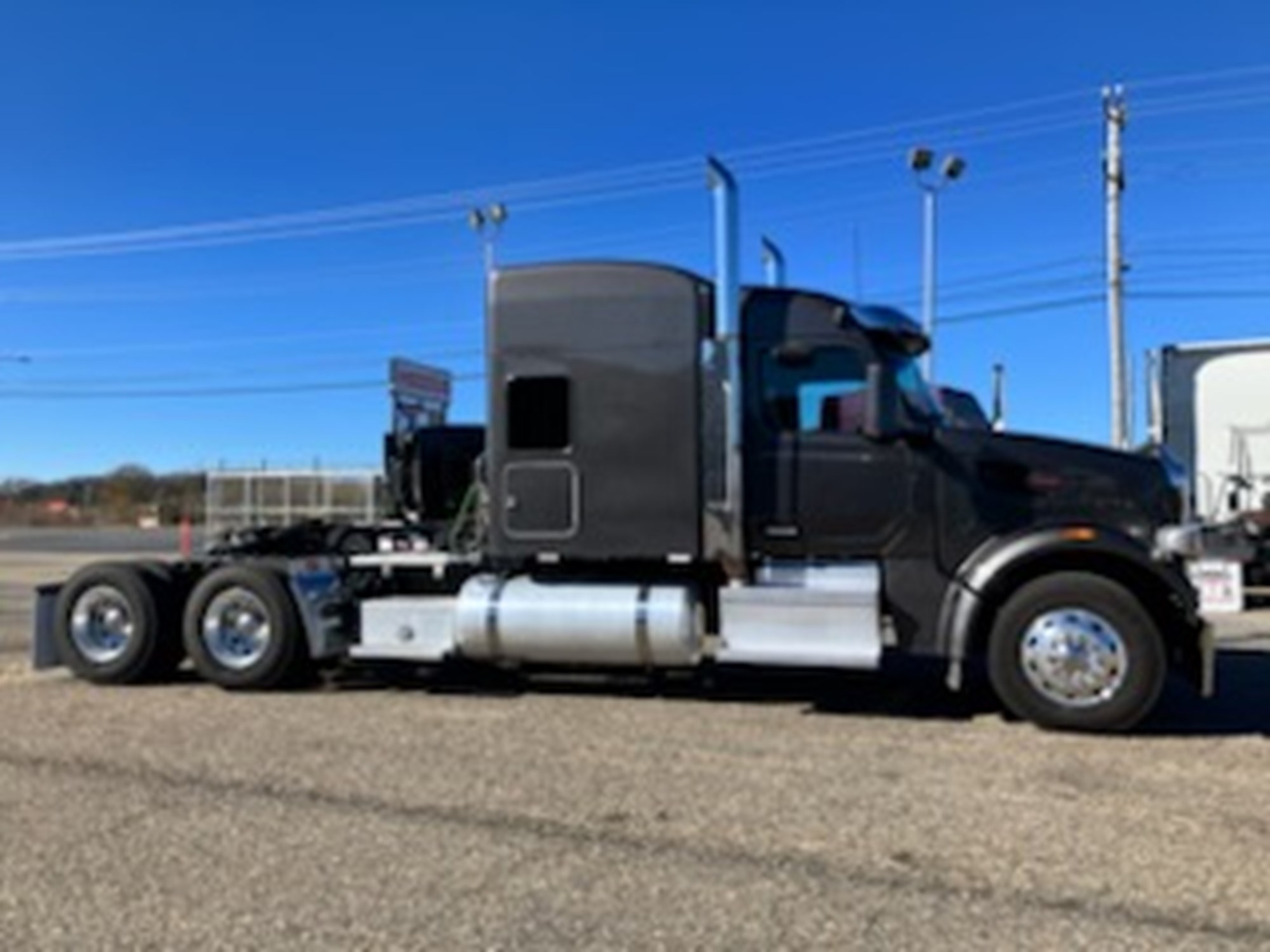 2022 Peterbilt 567 - image 4 of 6