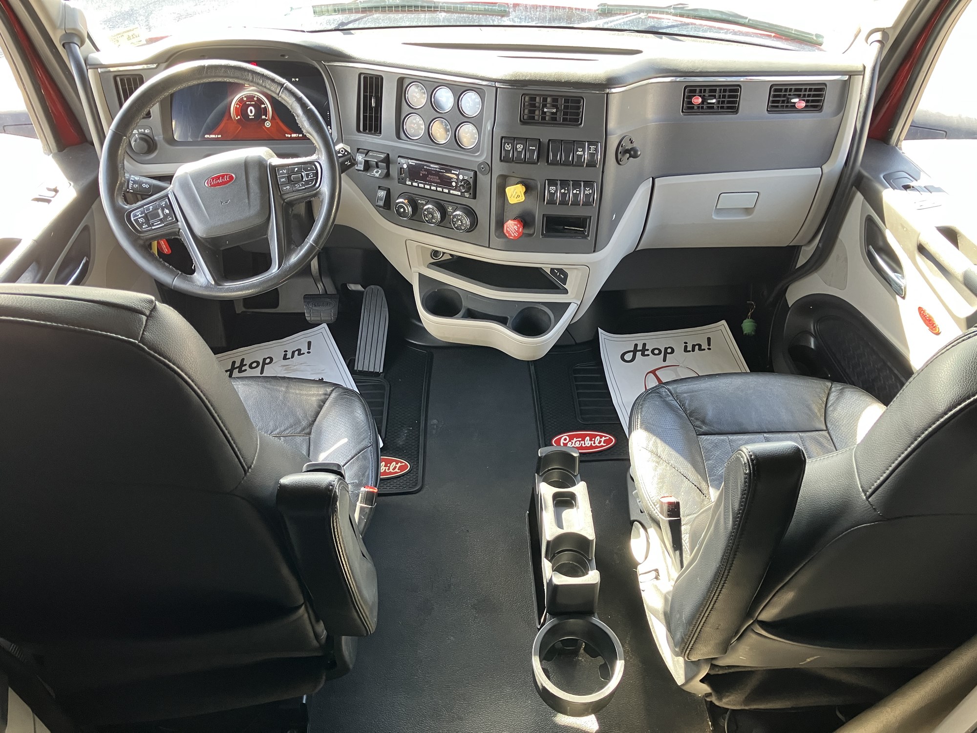 2022 Peterbilt 579 ND802288U-15 2022 Peterbilt 579 ND802288U-15