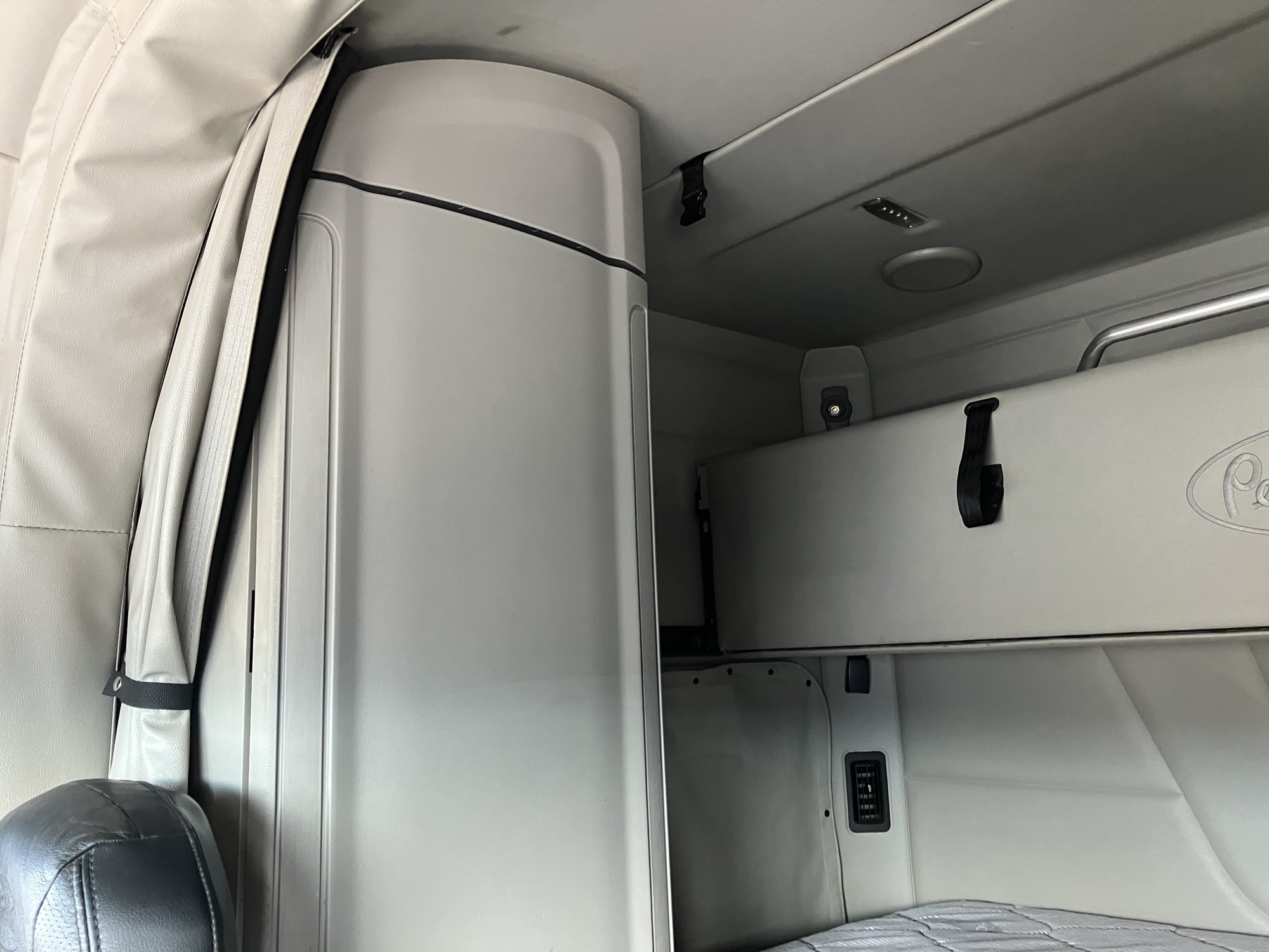 2022 Peterbilt 579 ND802288U-17 2022 Peterbilt 579 ND802288U-17