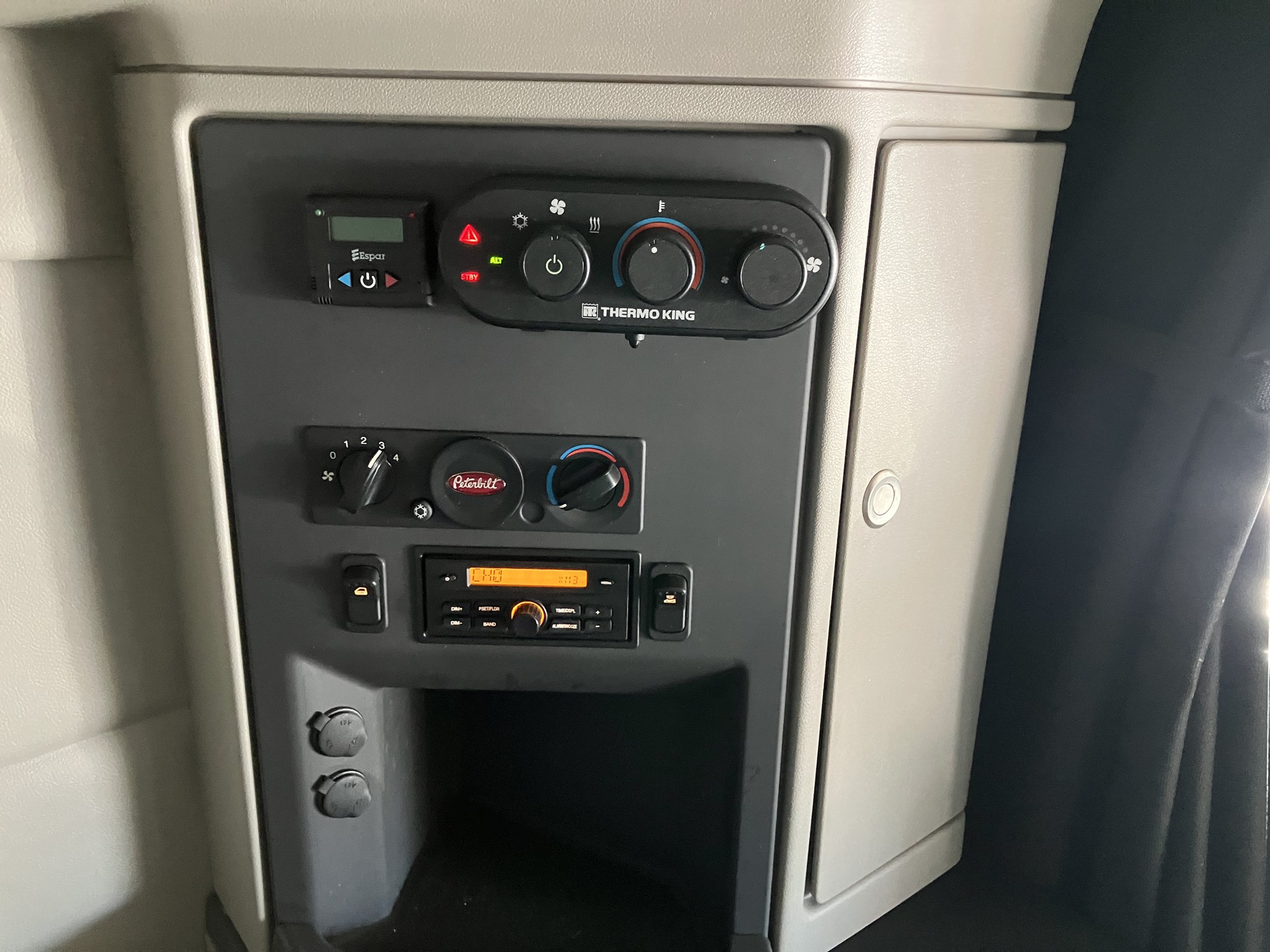 2022 Peterbilt 579 ND802288U-21 2022 Peterbilt 579 ND802288U-21