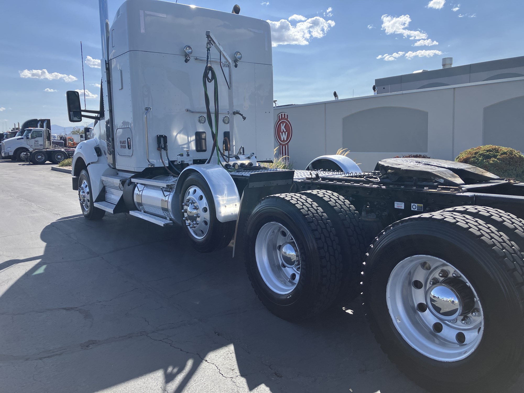 2022 Kenworth T880 2022 Kenworth T880 - image 4 of 6