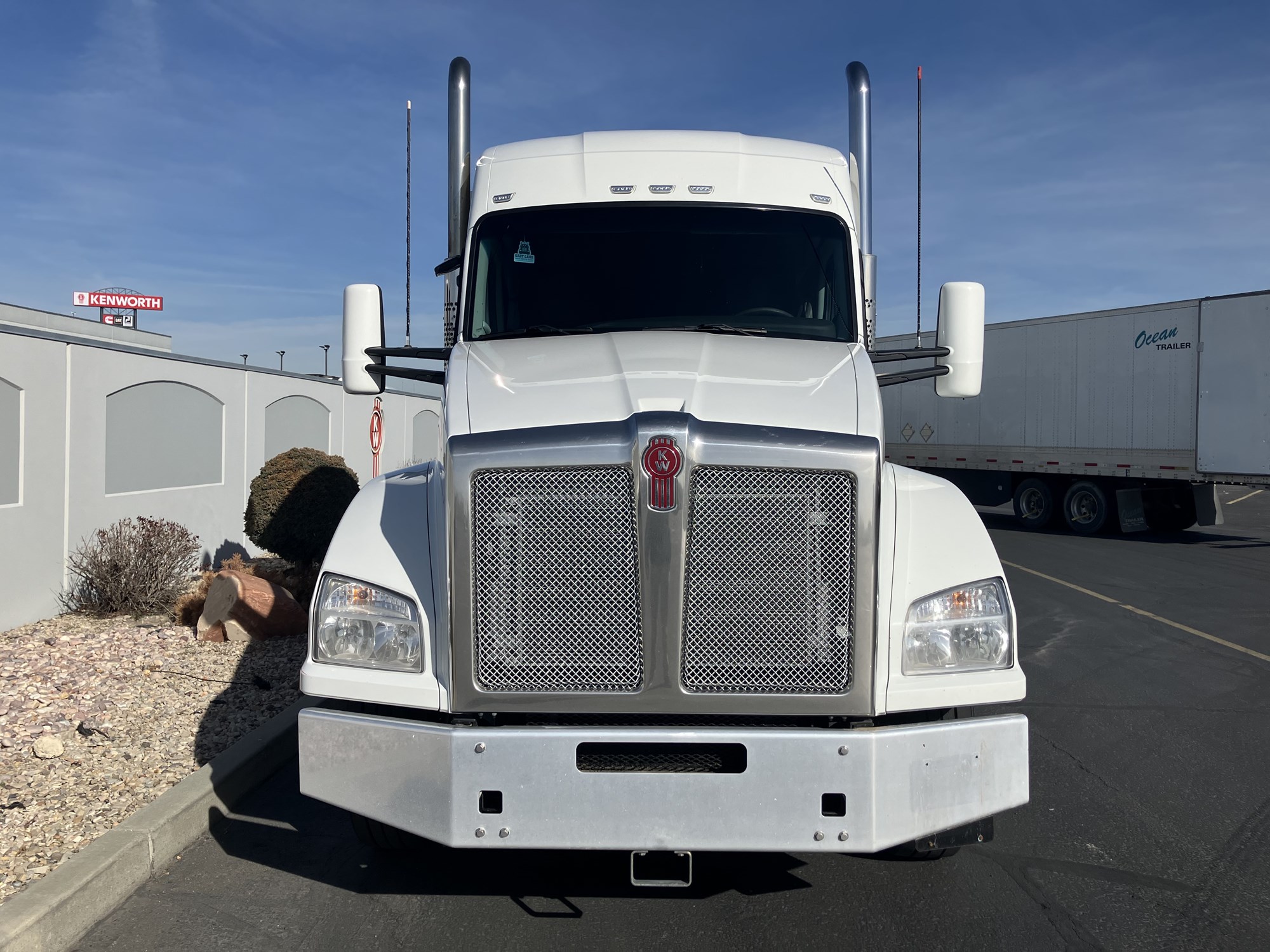 2022 Kenworth T880 2022 Kenworth T880 - image 3 of 6