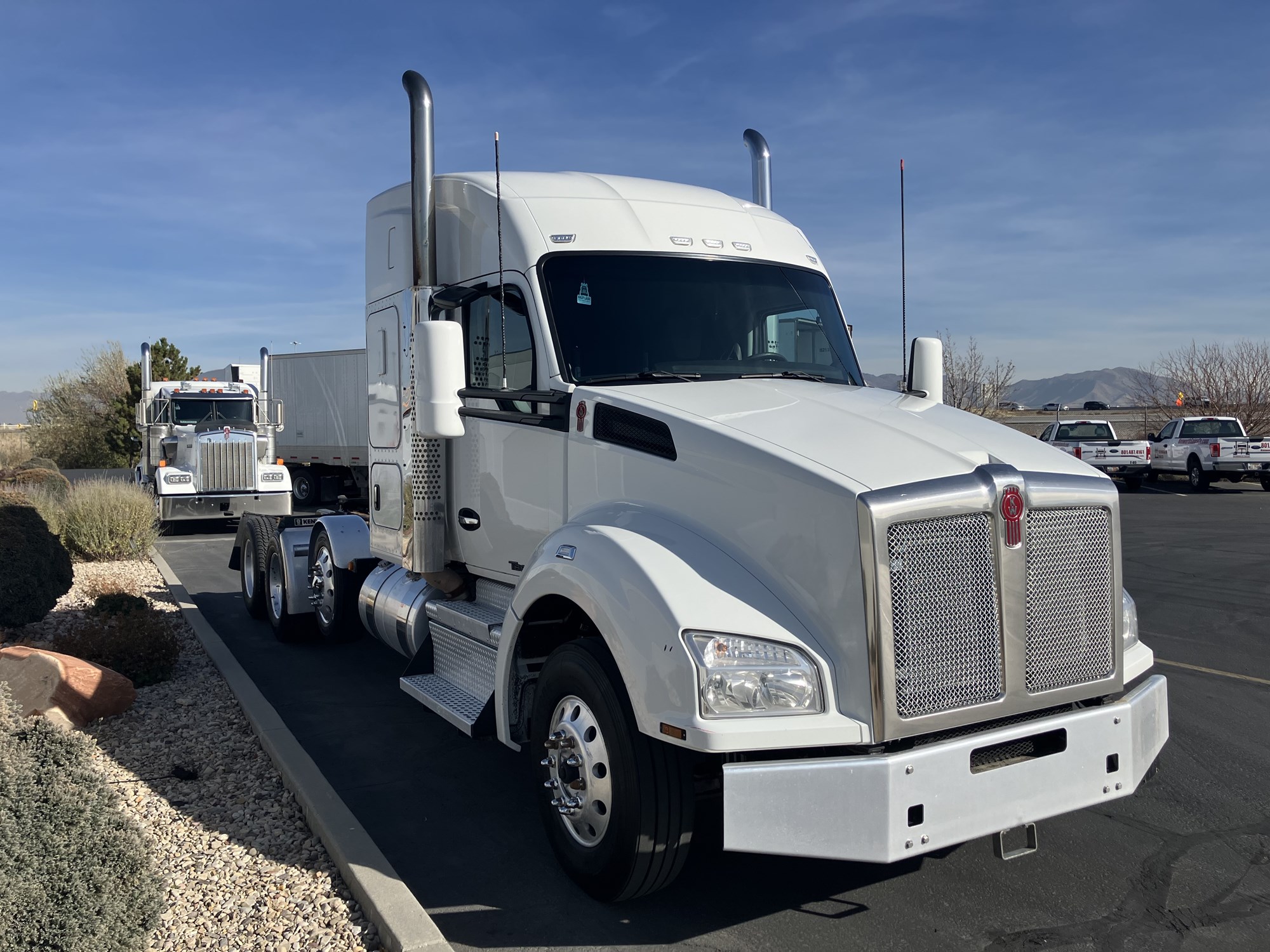 2022 Kenworth T880 2022 Kenworth T880 - image 4 of 6