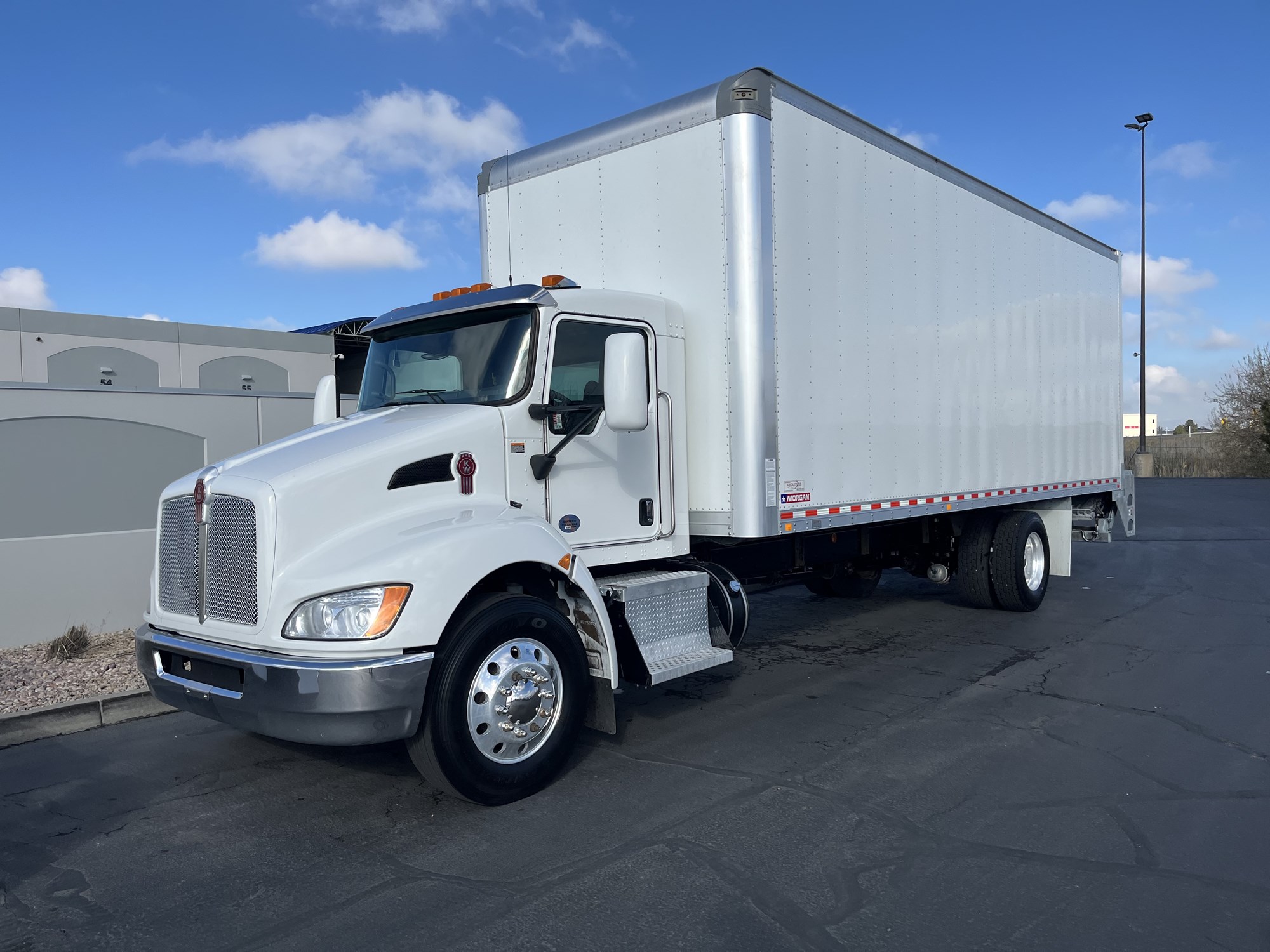 2022 Kenworth T270 - image 1 of 6