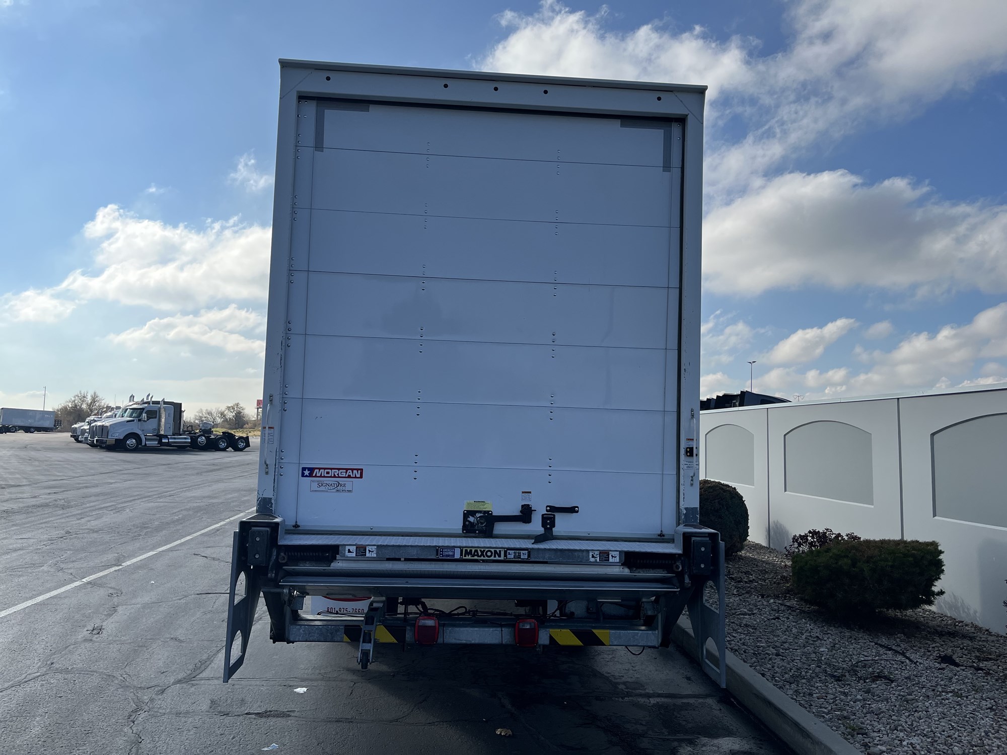 2022 Kenworth T270 - image 4 of 6