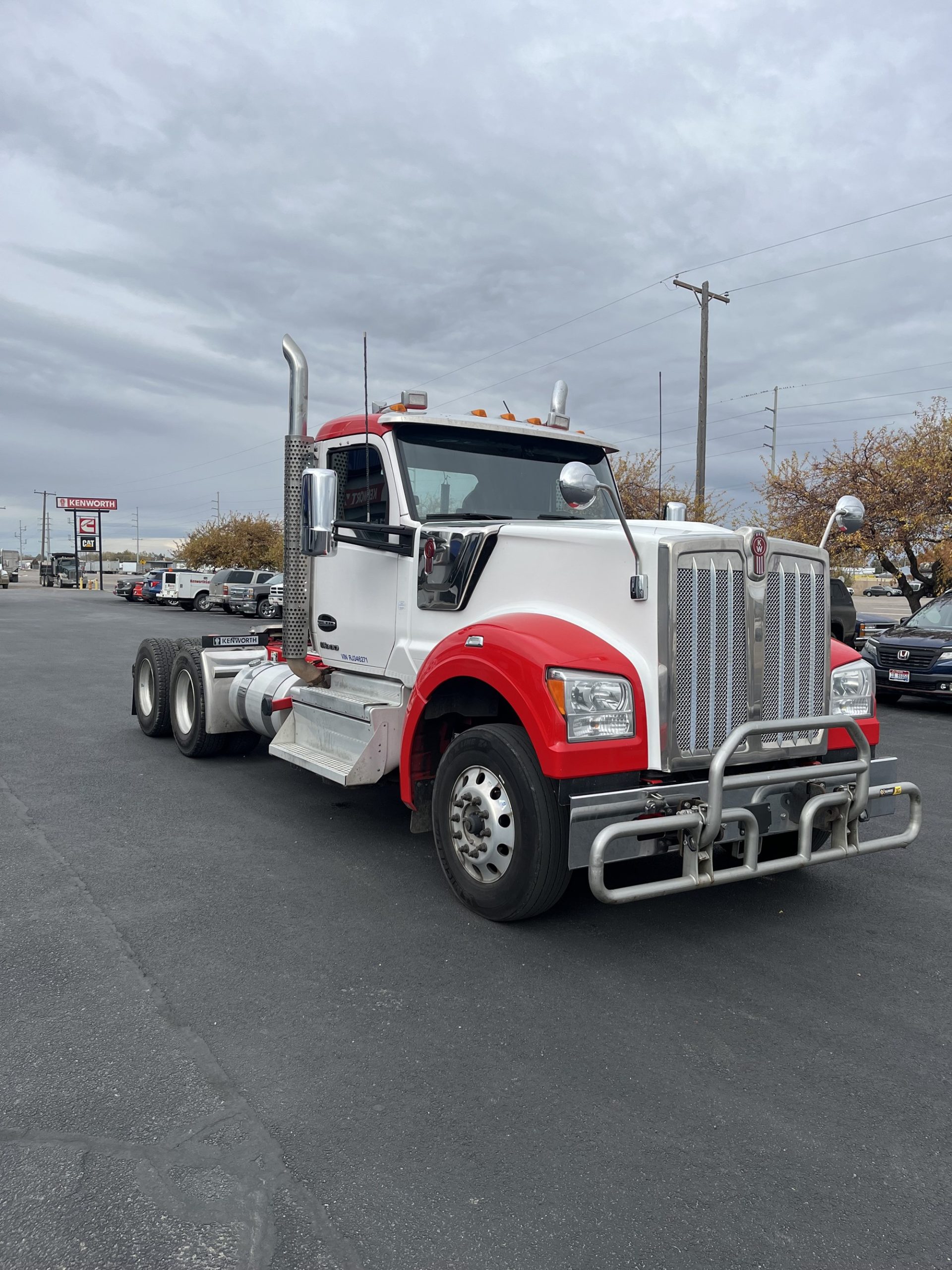 2024 Kenworth W990 - image 2 of 6