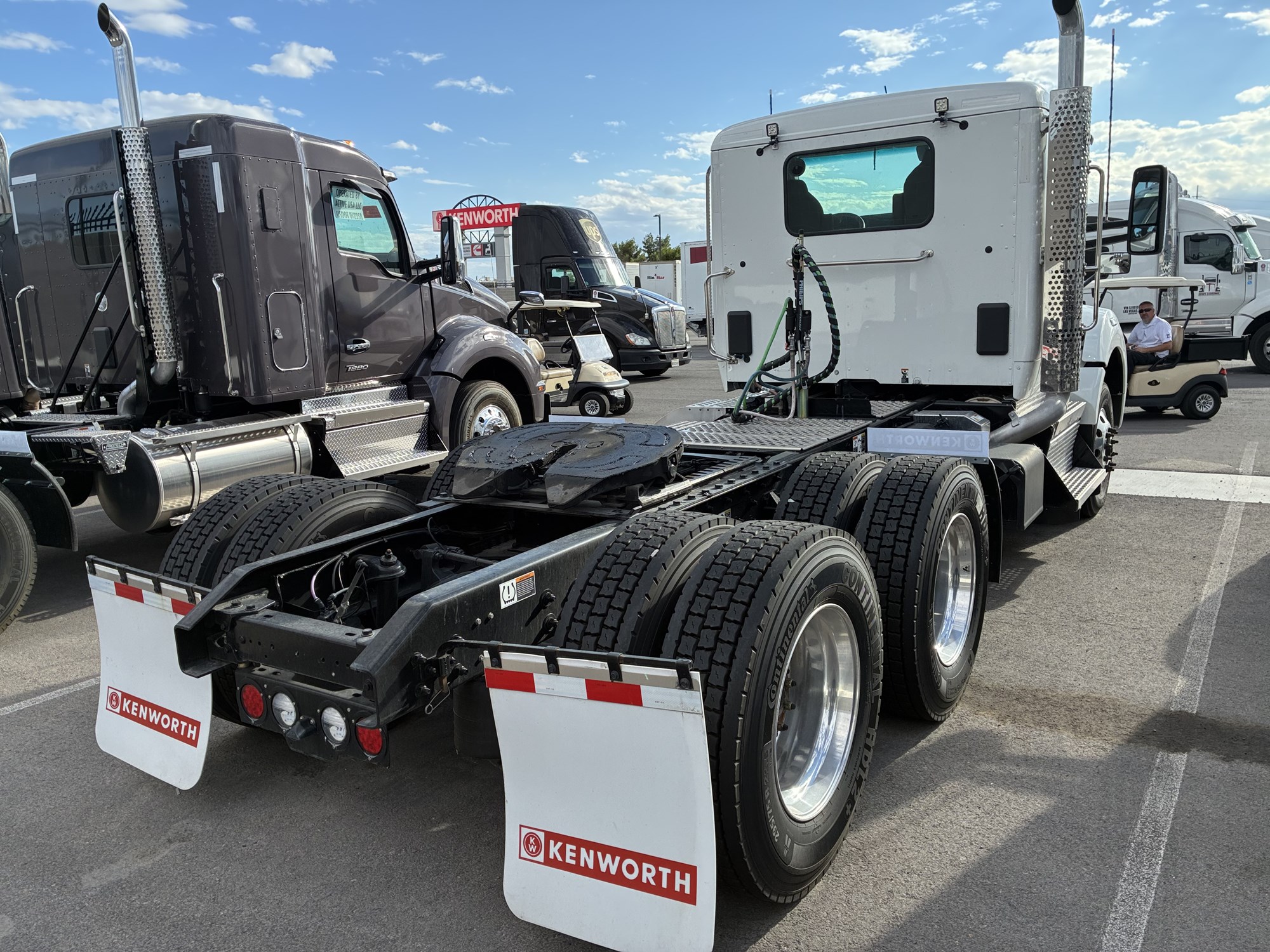 2024 Kenworth T880 - image 4 of 6