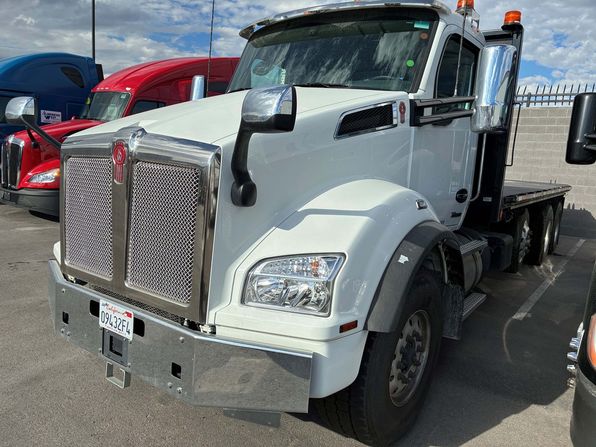 2024 Kenworth T880 - image 5 of 6