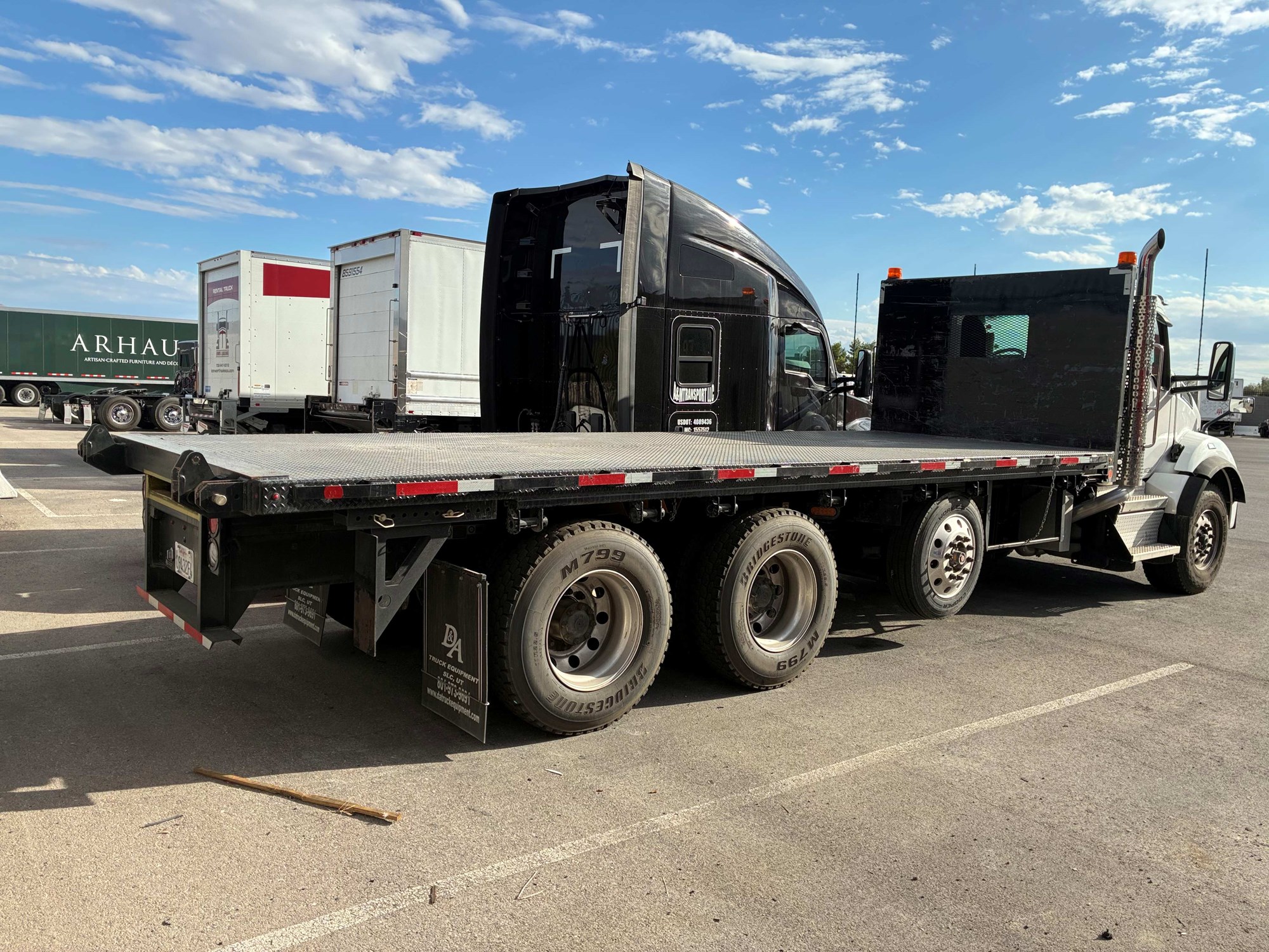 2025 Kenworth T880 - image 3 of 6