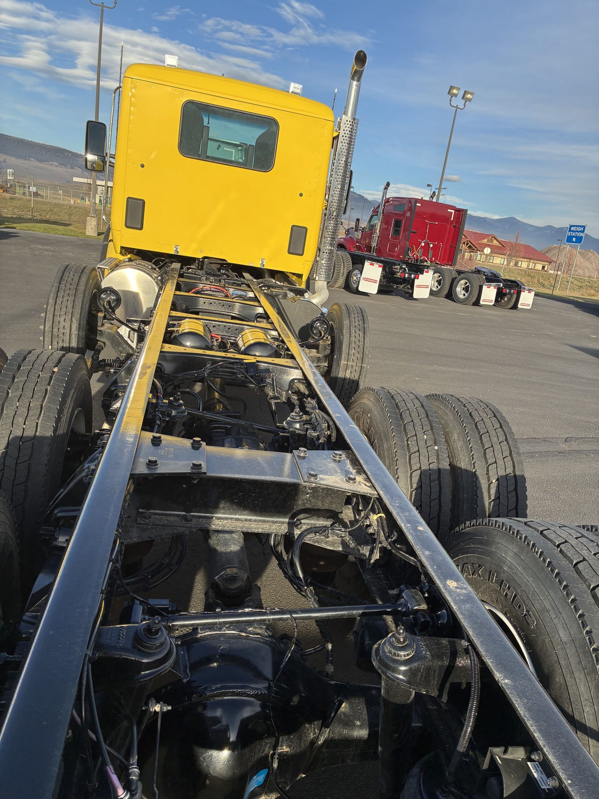 2025 Kenworth T880 2025 Kenworth T880 - image 4 of 6