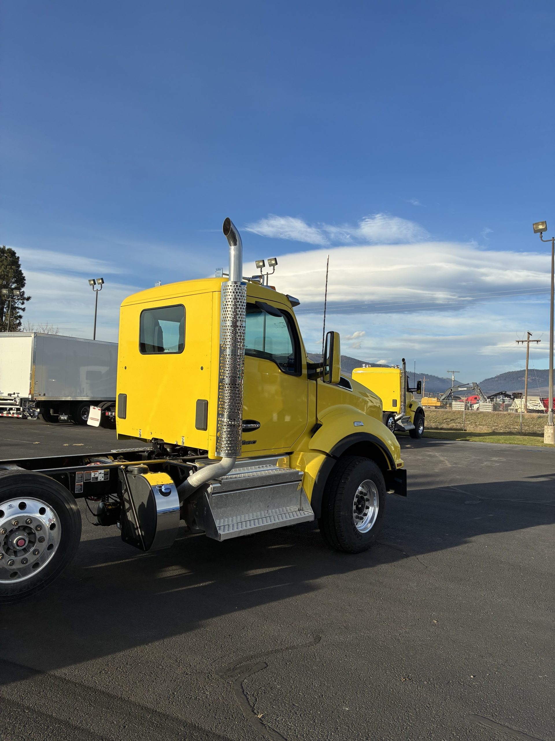 2025 Kenworth T880 2025 Kenworth T880 - image 5 of 6