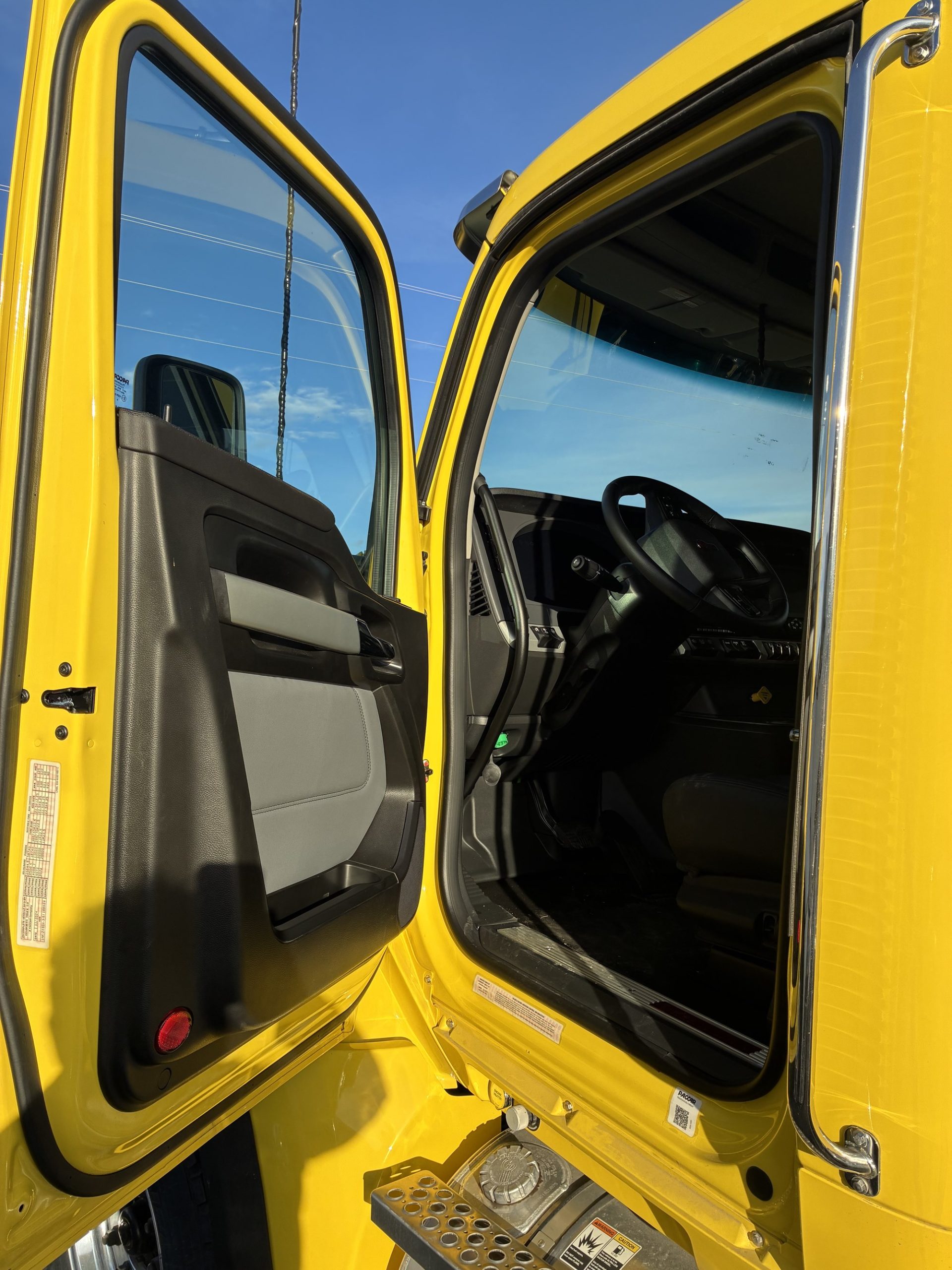 2025 Kenworth T880 2025 Kenworth T880 - image 6 of 6