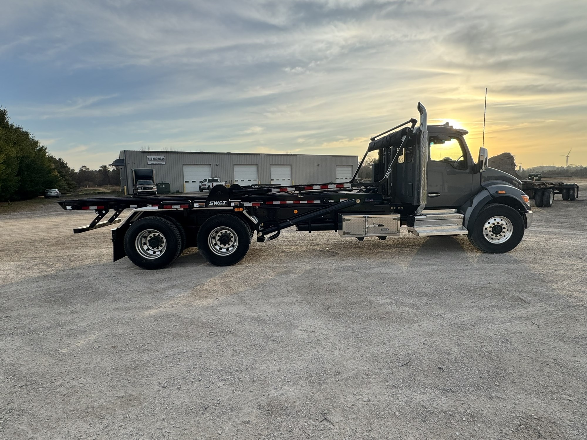2025 Kenworth T480 2025 Kenworth T480 - image 1 of 6