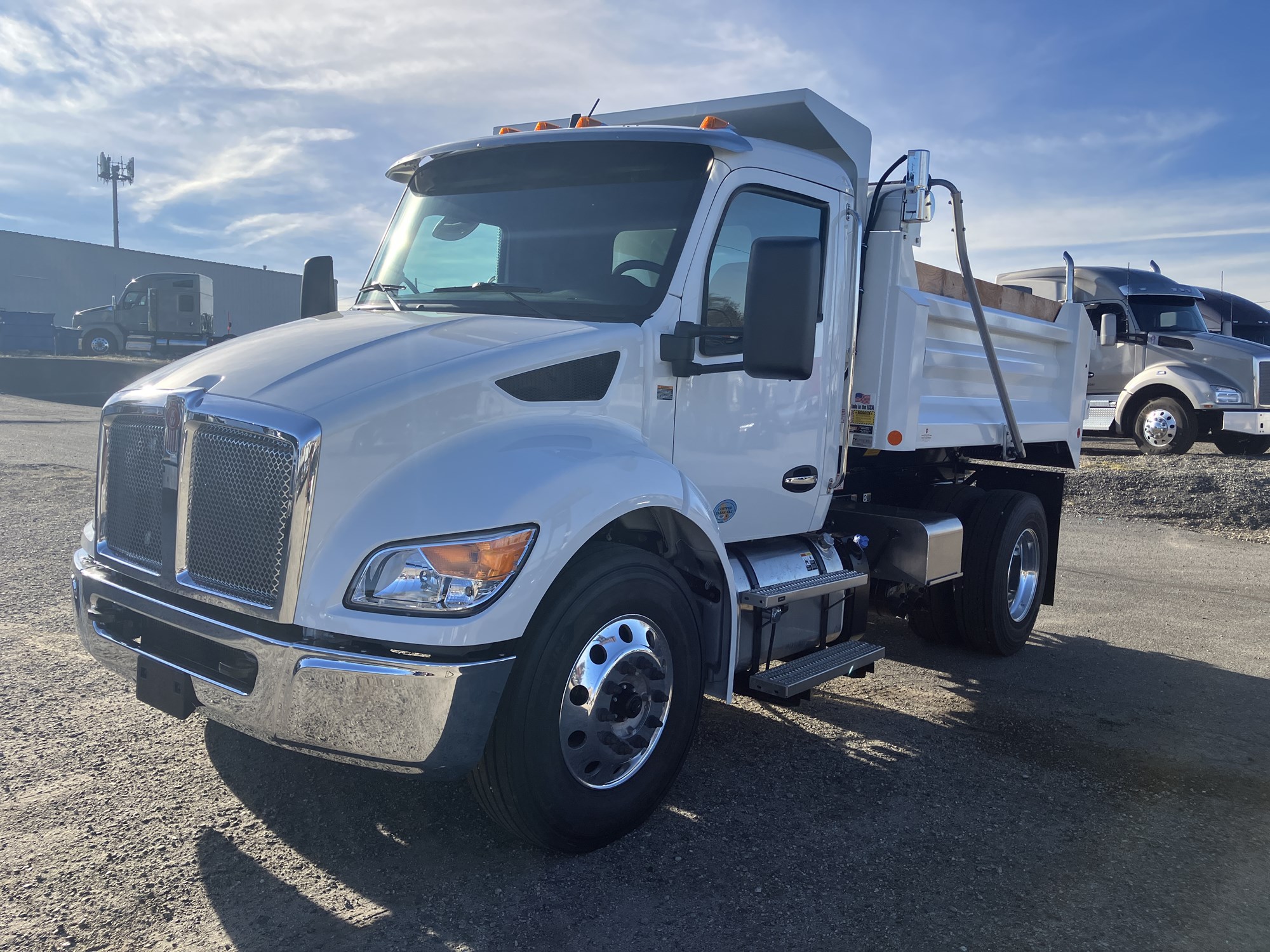 2025 Kenworth T380 - image 1 of 6