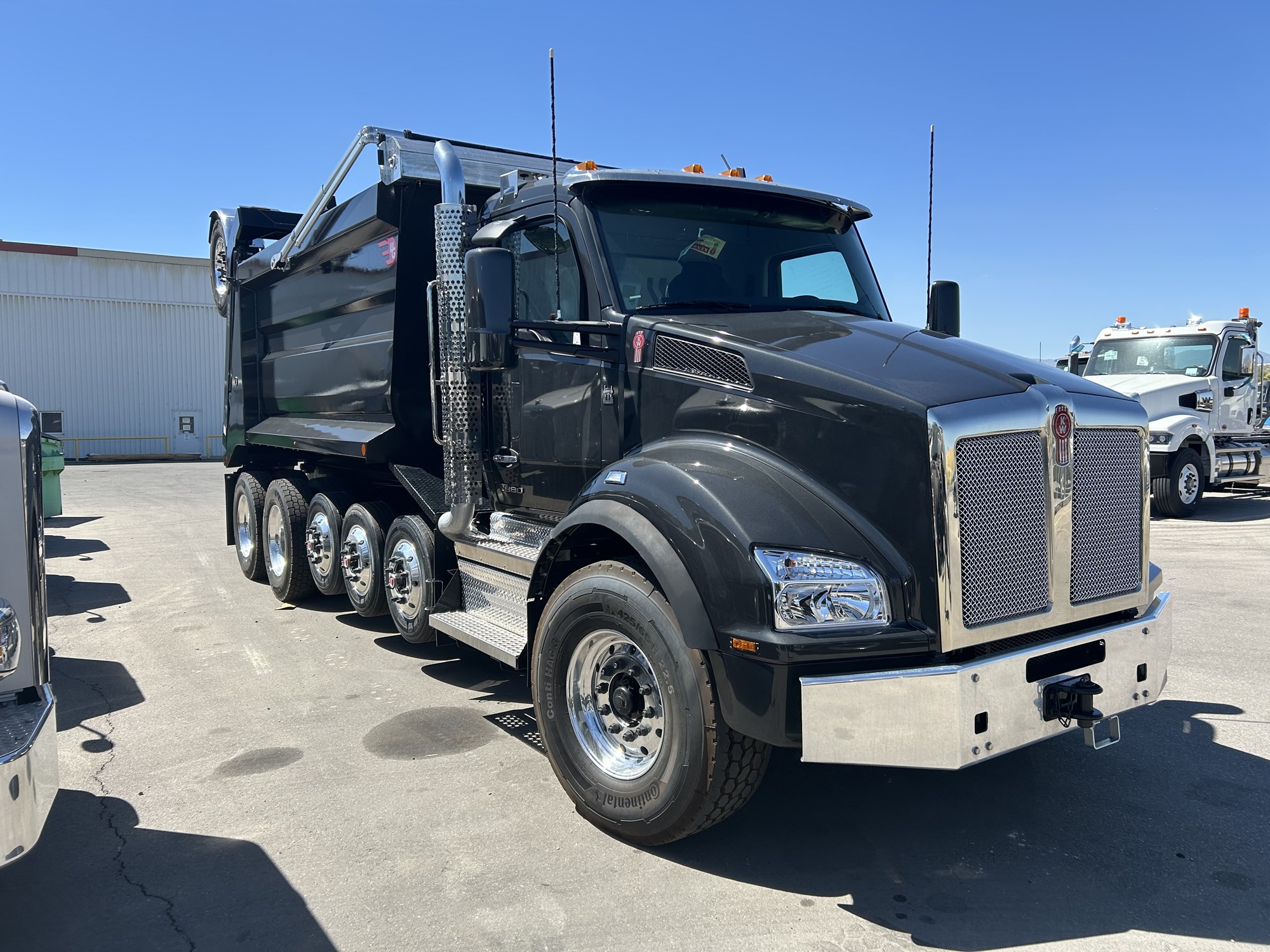 2026 Kenworth T880 - image 3 of 5