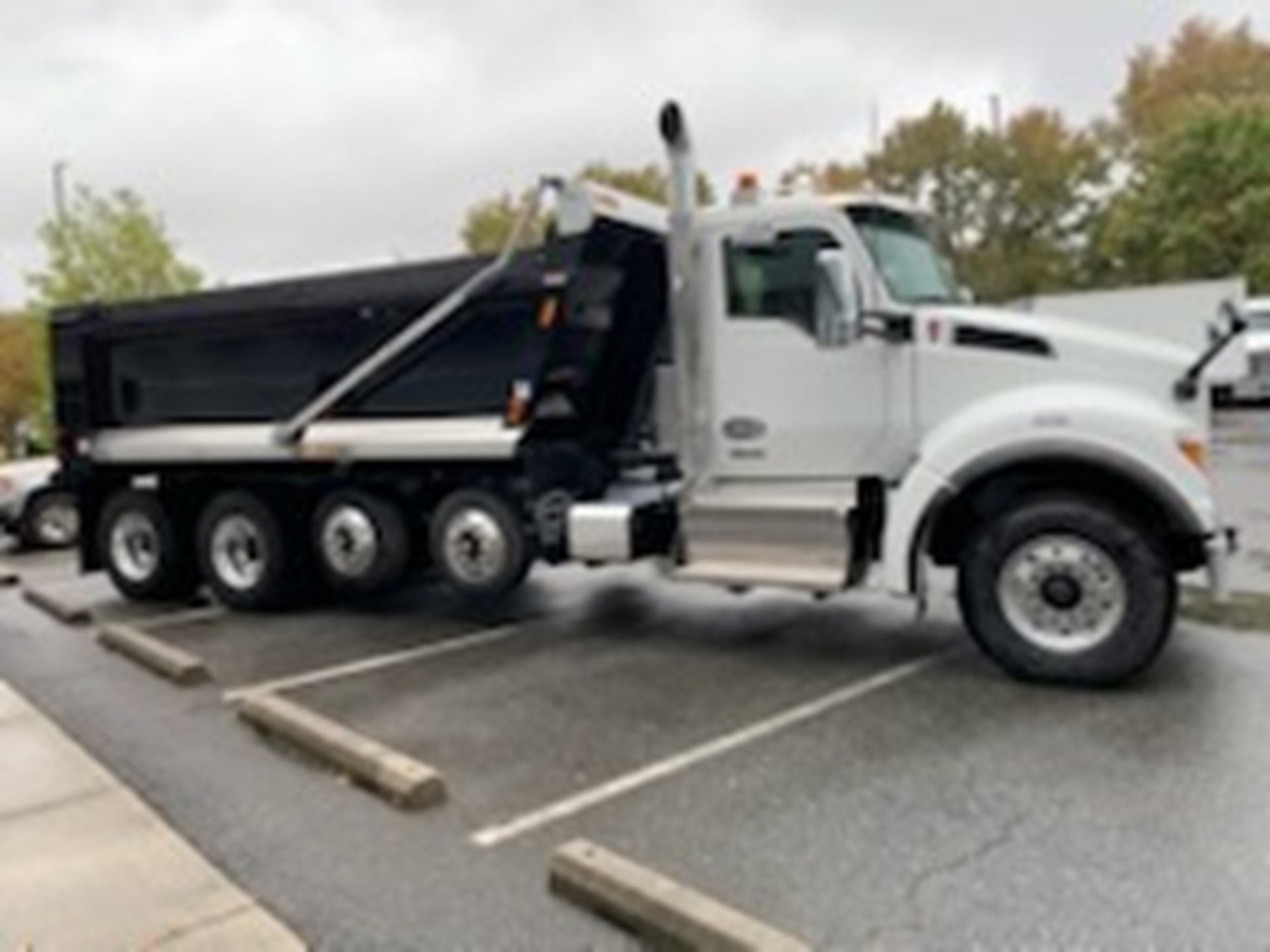 2026 Kenworth T880 - image 5 of 6