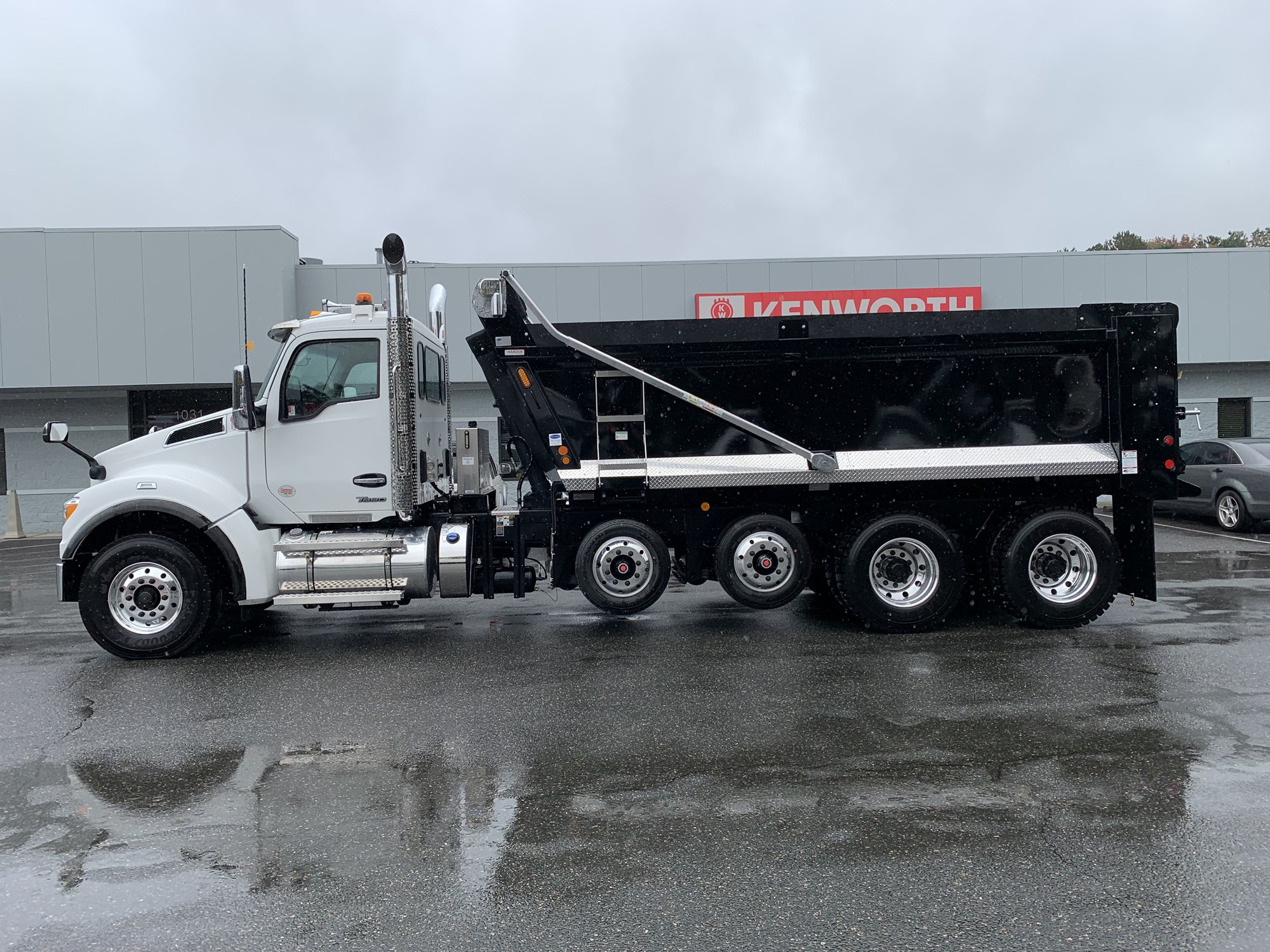 2026 Kenworth T880 - image 1 of 6