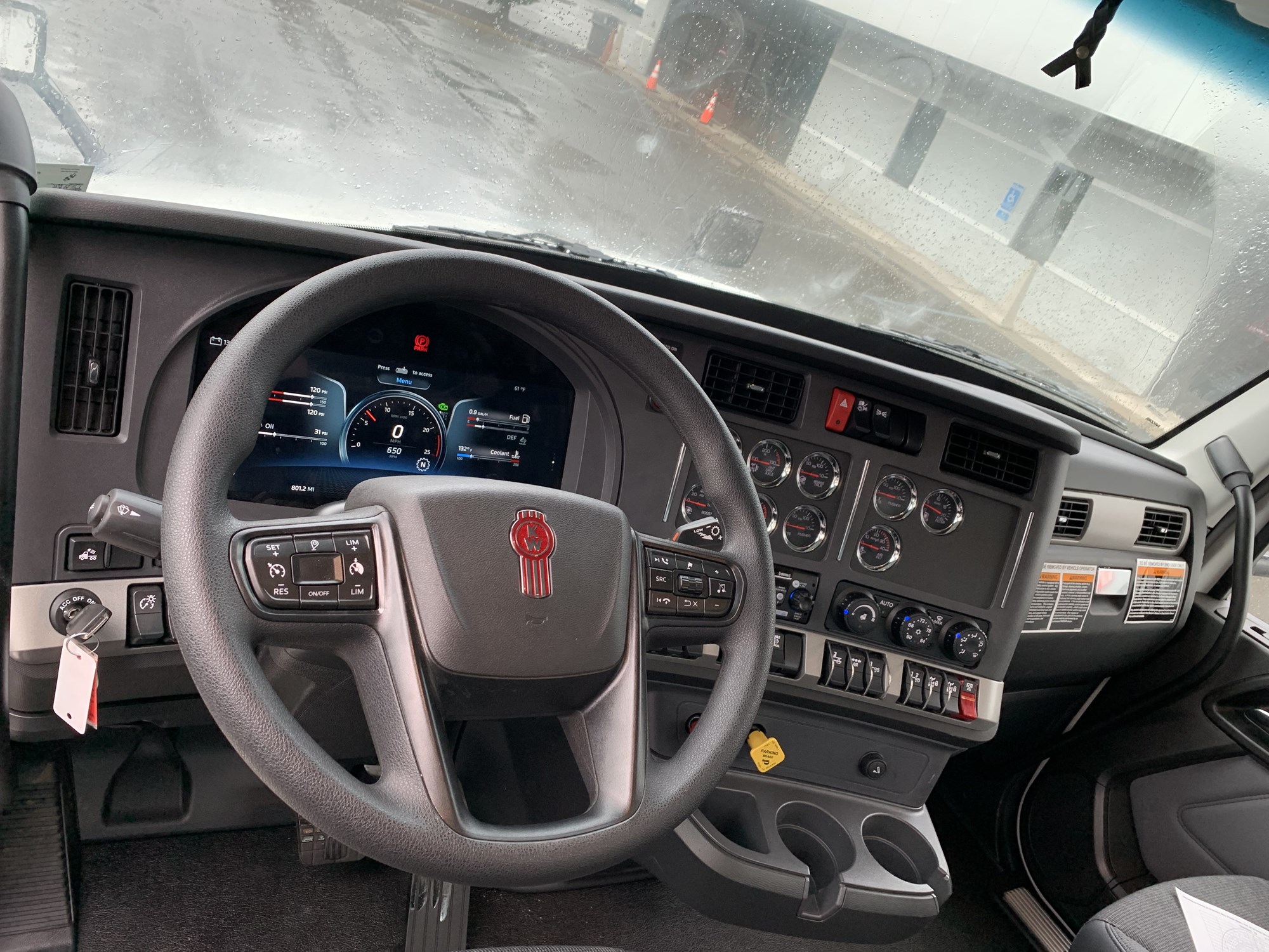 2026 Kenworth T880 - image 5 of 6