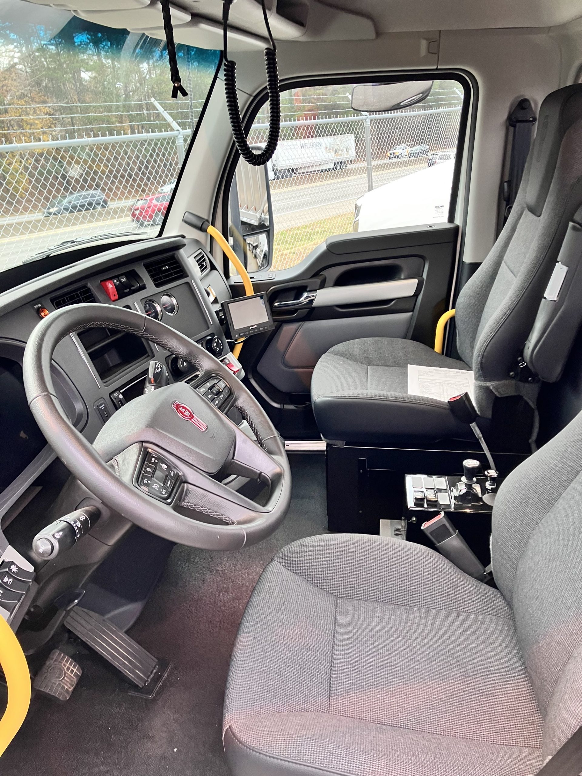 2026 Kenworth T880 - image 5 of 6