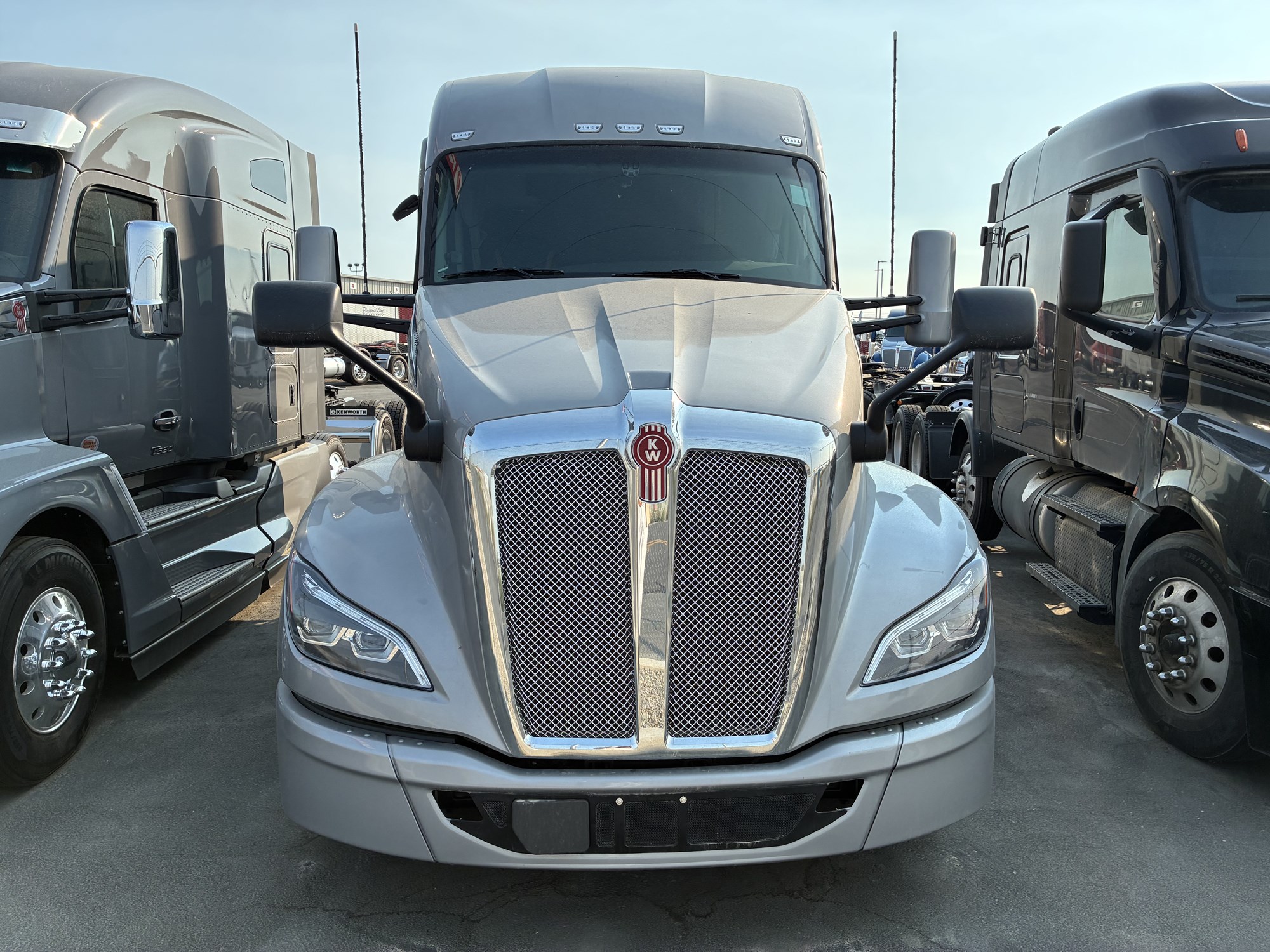2026 Kenworth T680 Next Gen - image 3 of 6