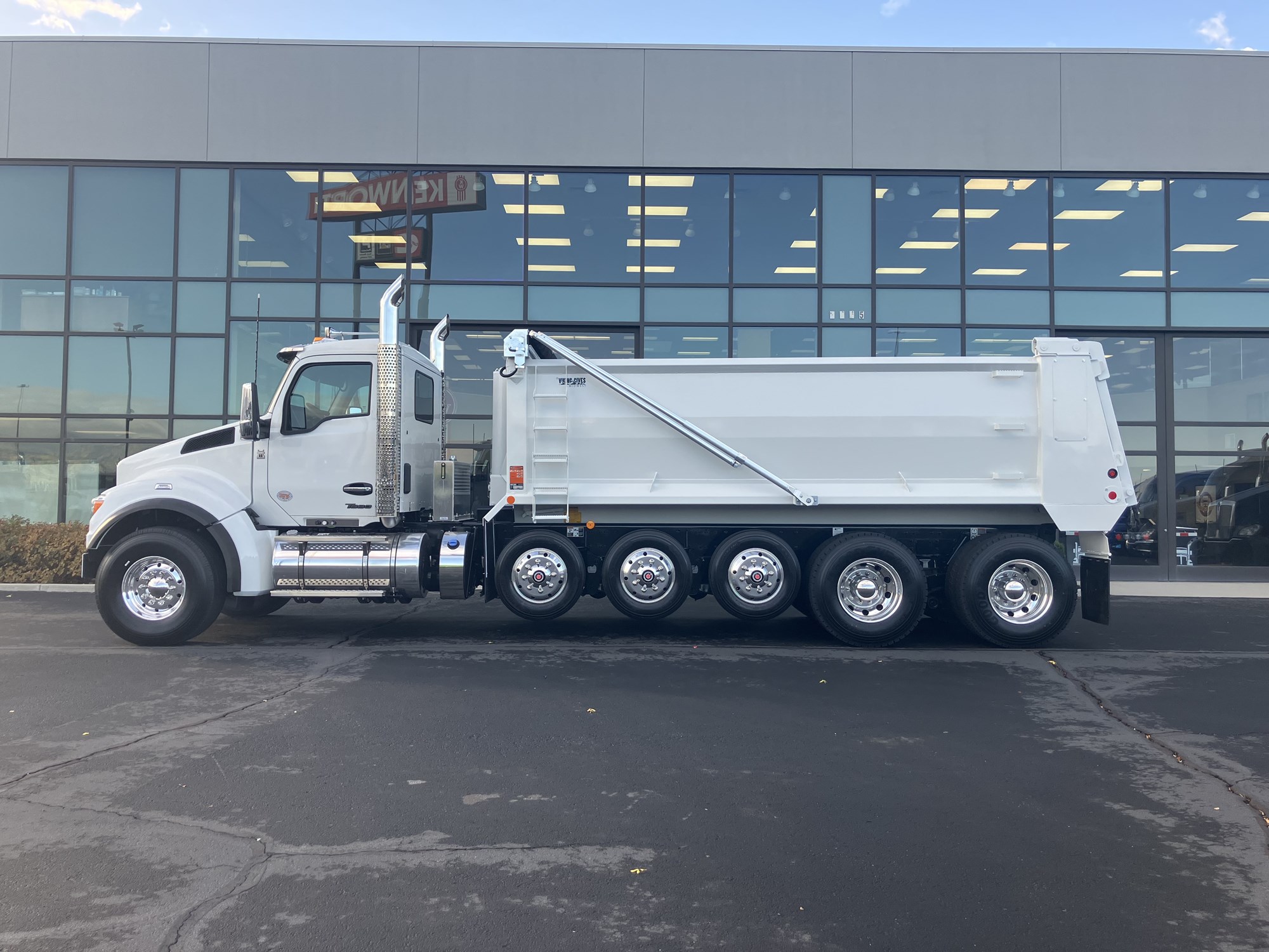 2026 Kenworth T880 2026 Kenworth T880 - image 5 of 6