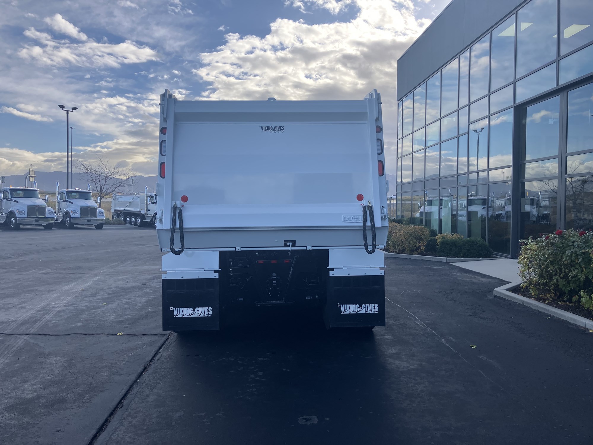 2026 Kenworth T880 2026 Kenworth T880 - image 4 of 6