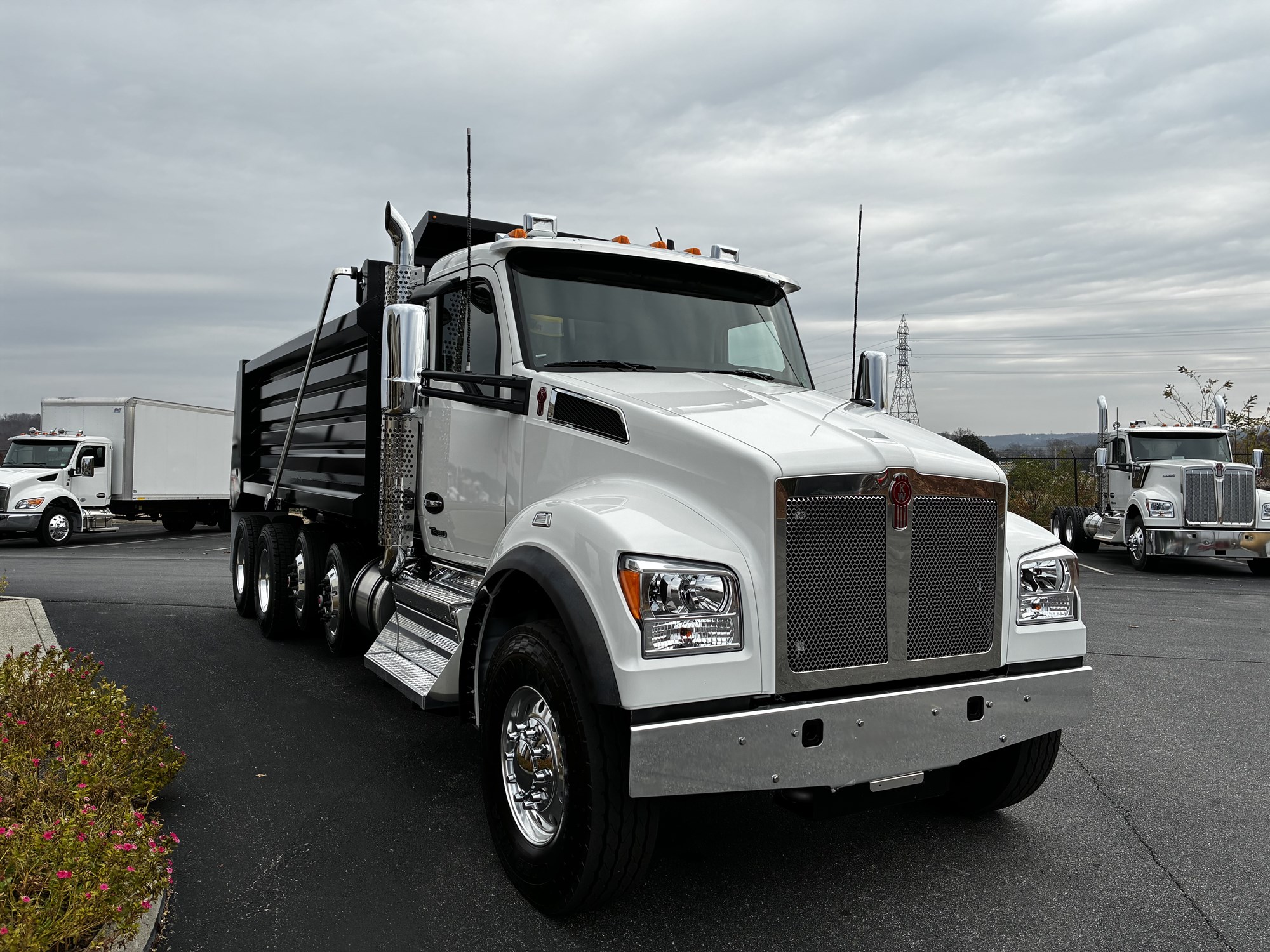 2026 Kenworth T880 - image 3 of 6