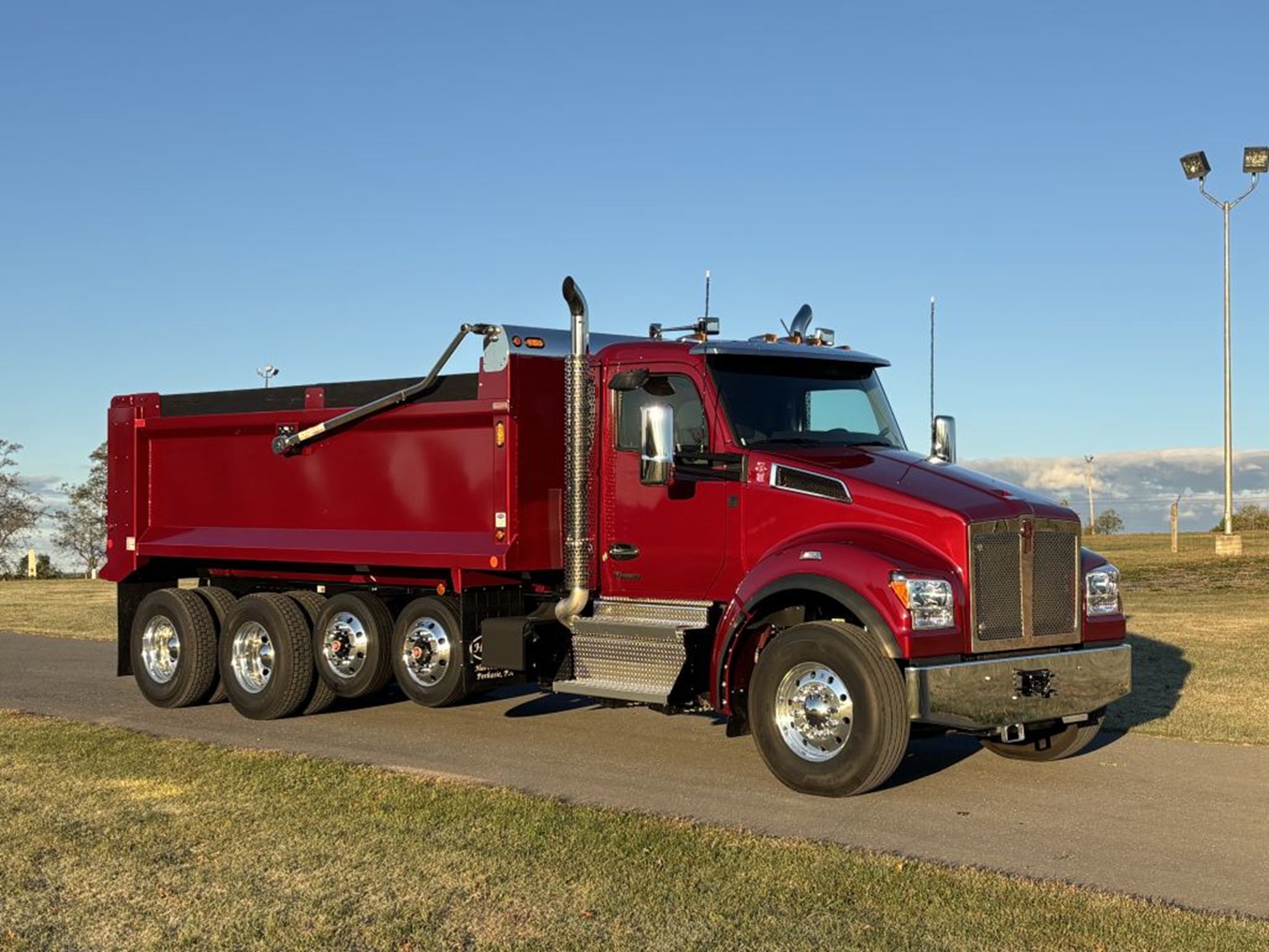 2026 Kenworth T880 2026 Kenworth T880 - image 3 of 6