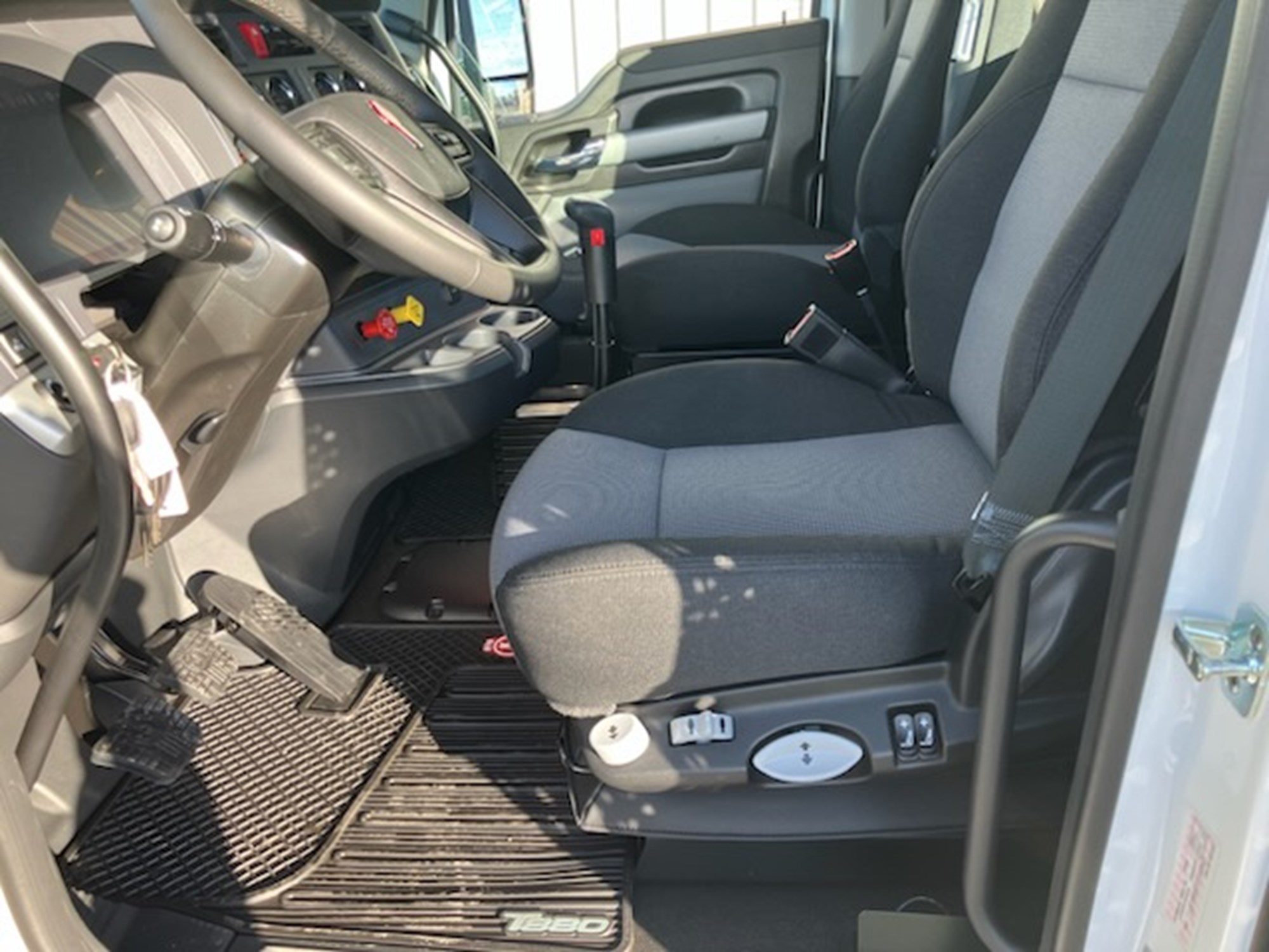 2026 Kenworth T880 - image 4 of 4