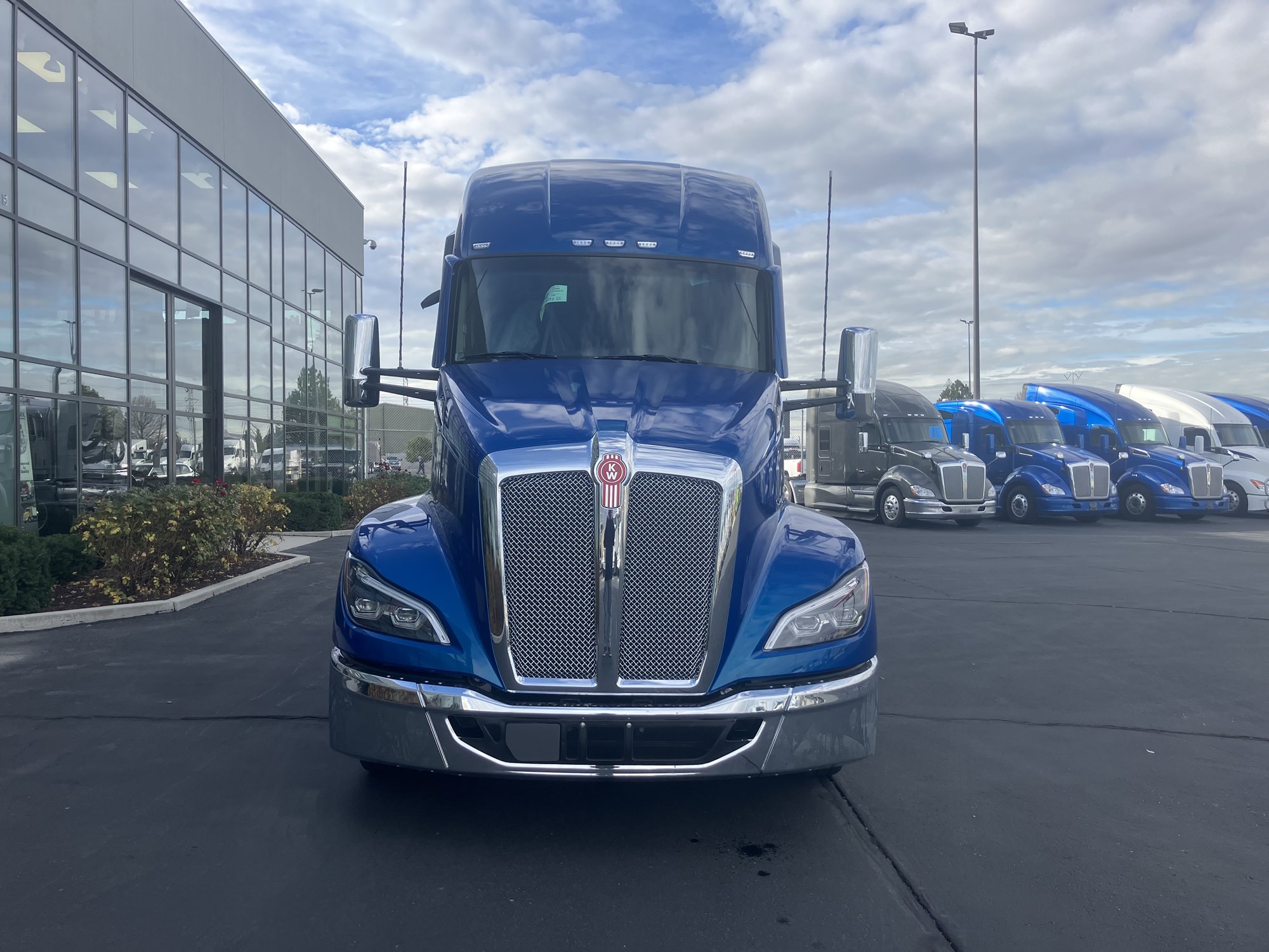 2026 Kenworth T680 Next Gen - image 2 of 6