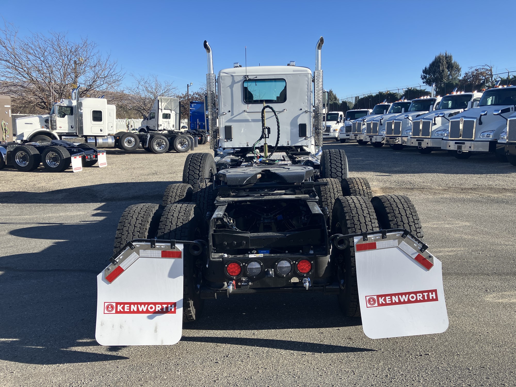 2026 Kenworth T880 2026 Kenworth T880 - image 4 of 6